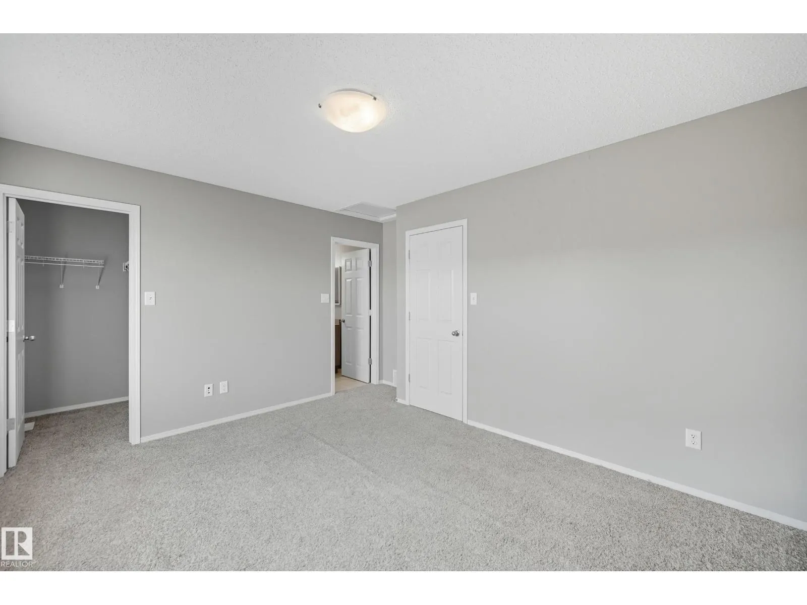 7105 21 AV SW