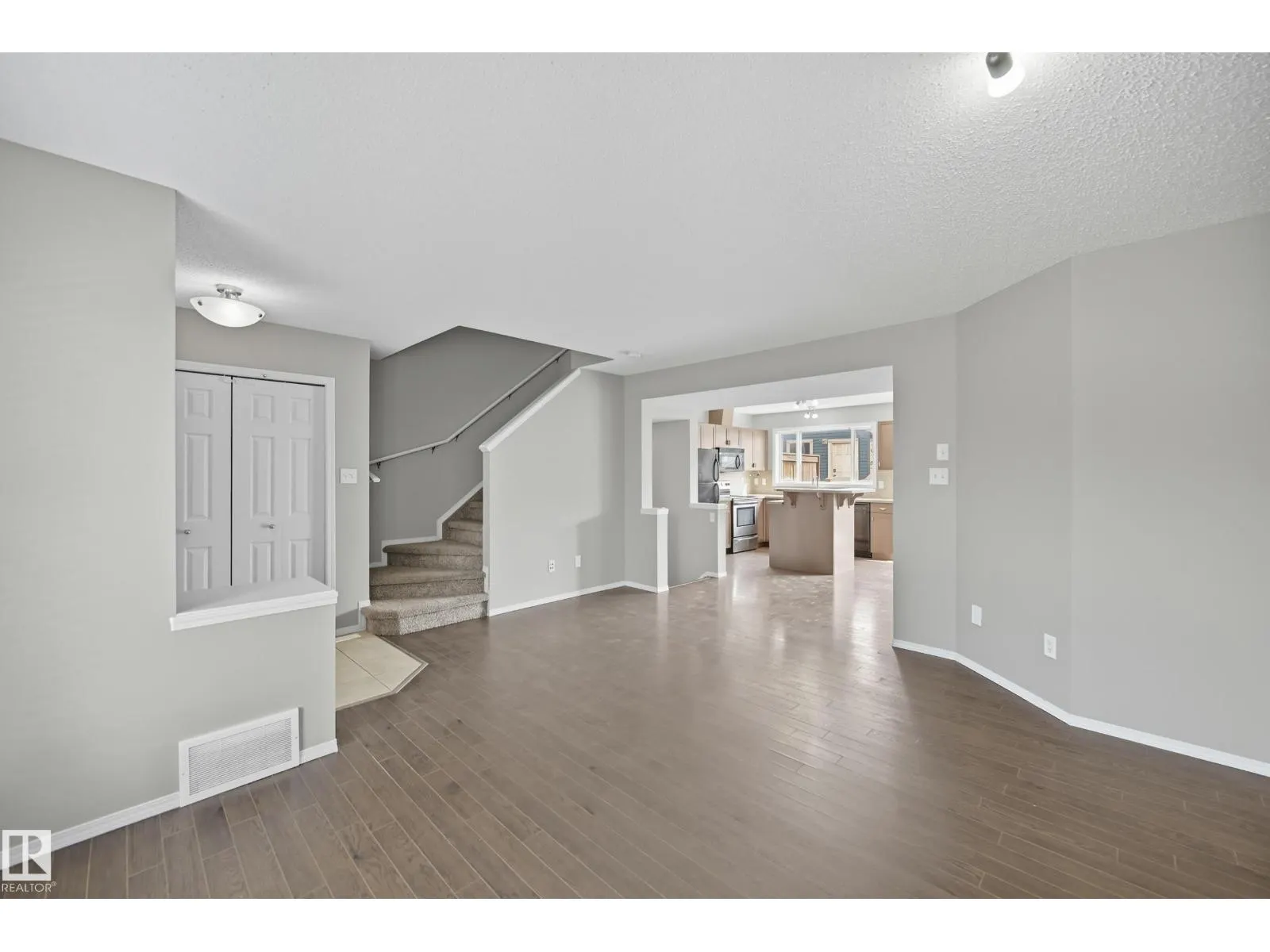 7105 21 AV SW
