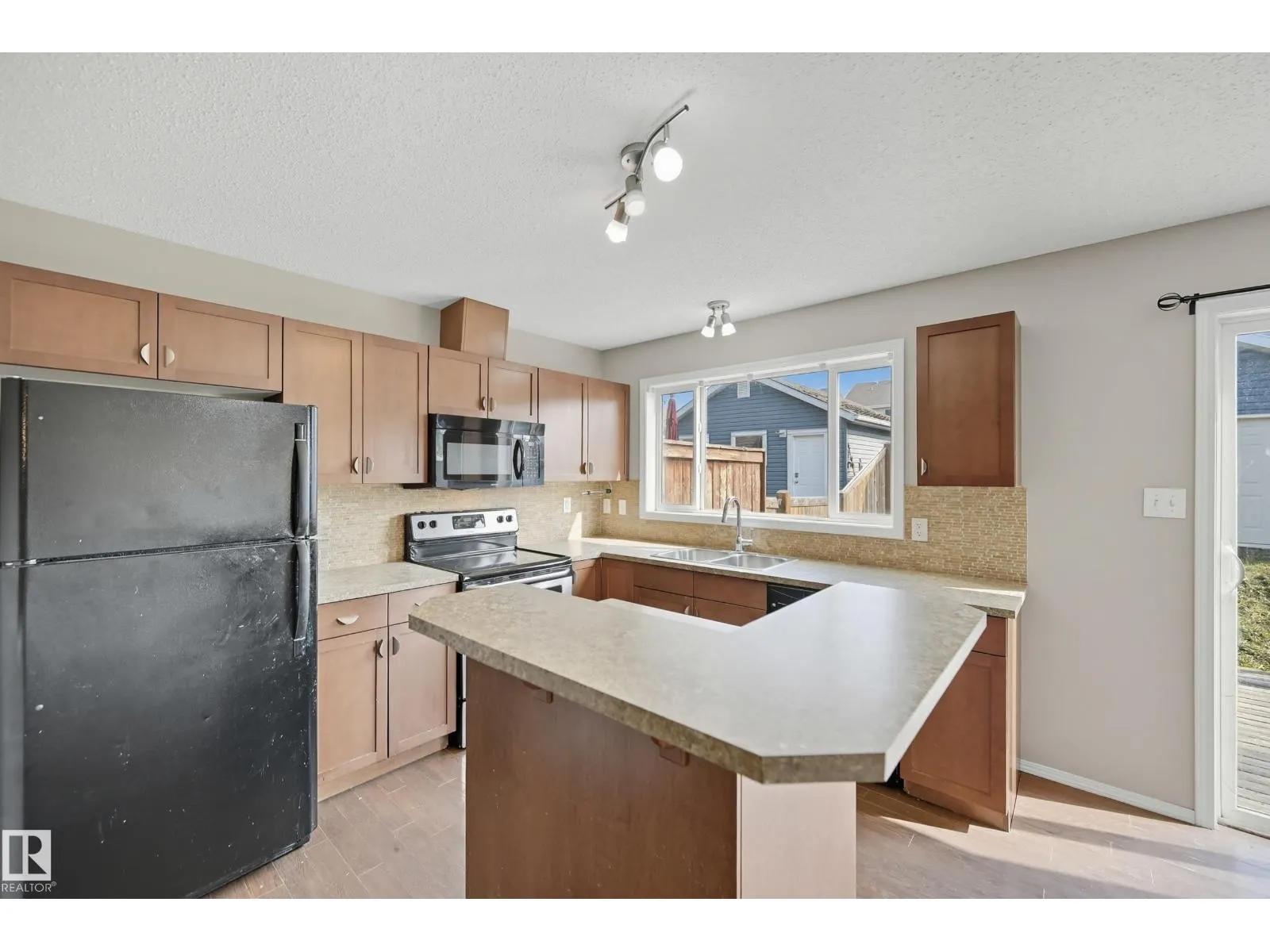 7105 21 AV SW