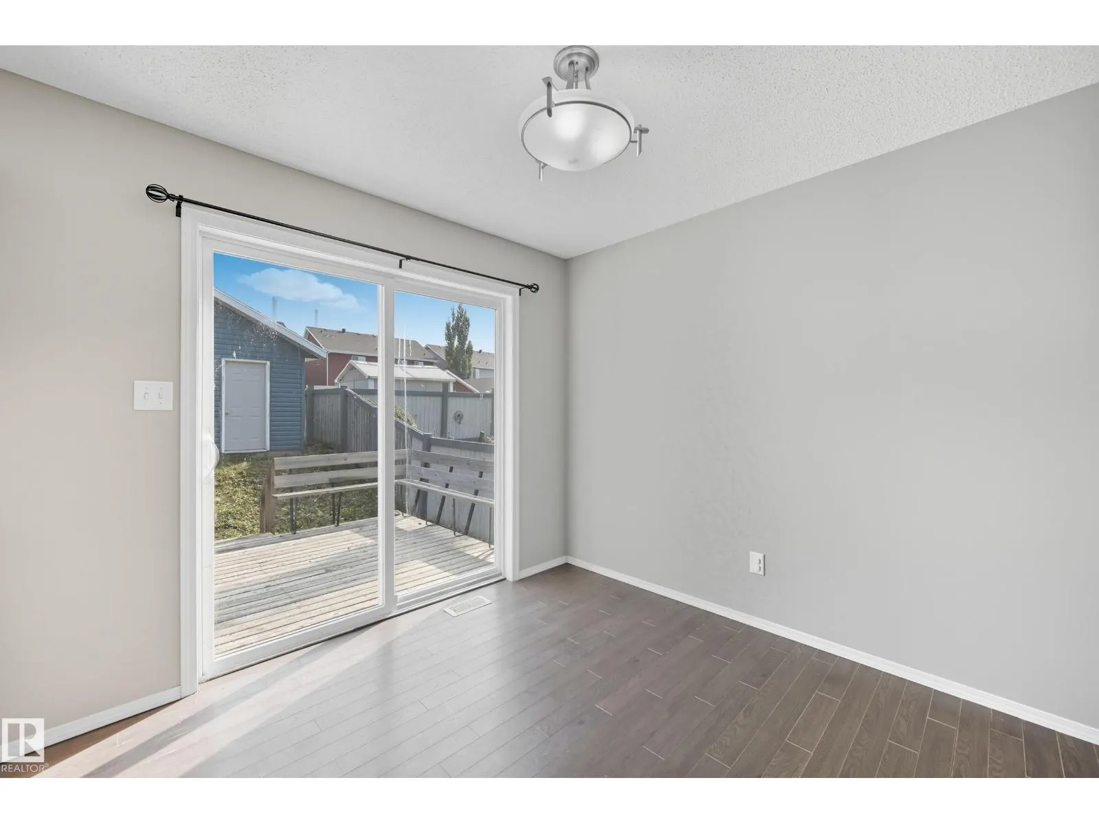 7105 21 AV SW