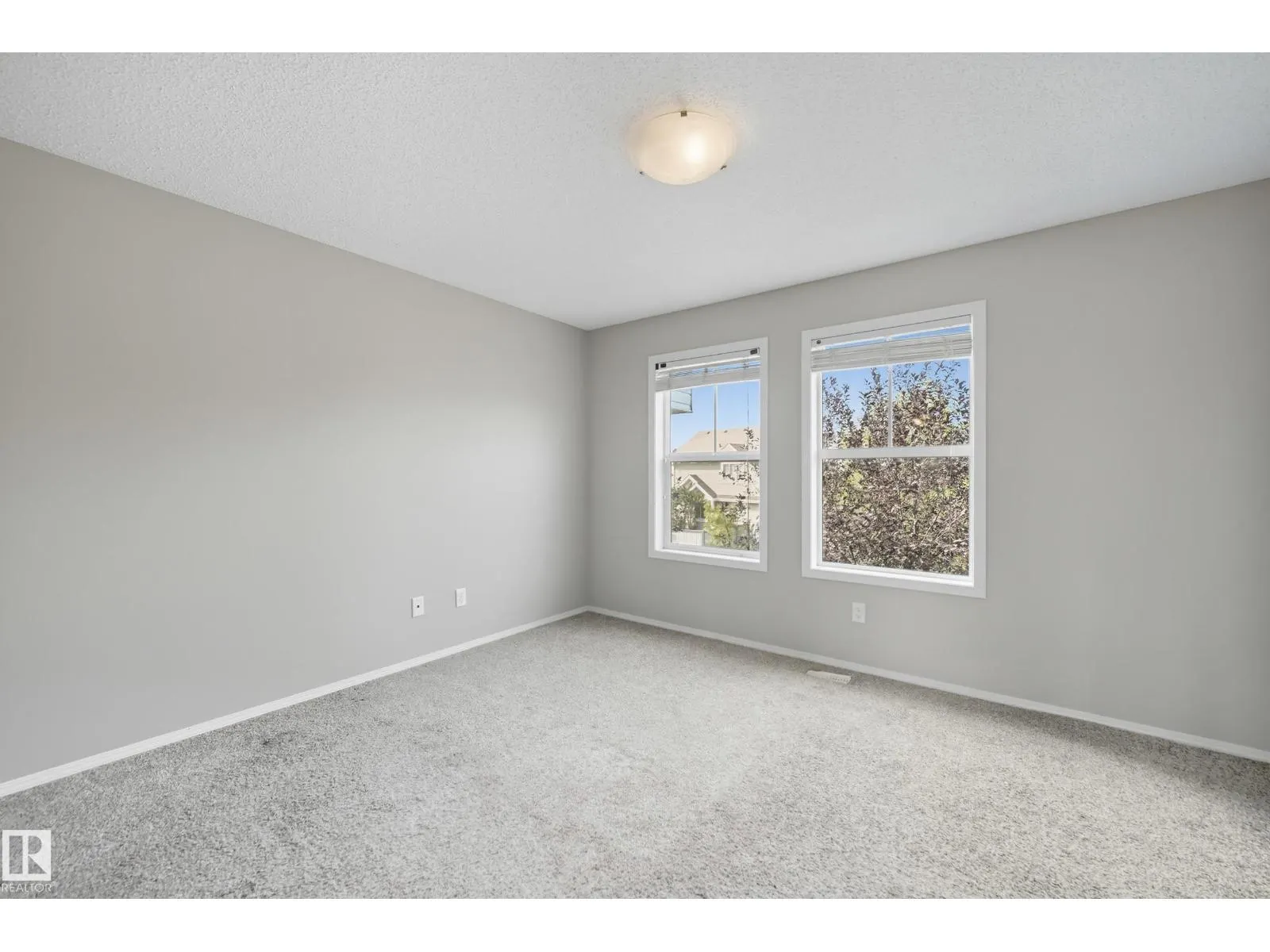 7105 21 AV SW