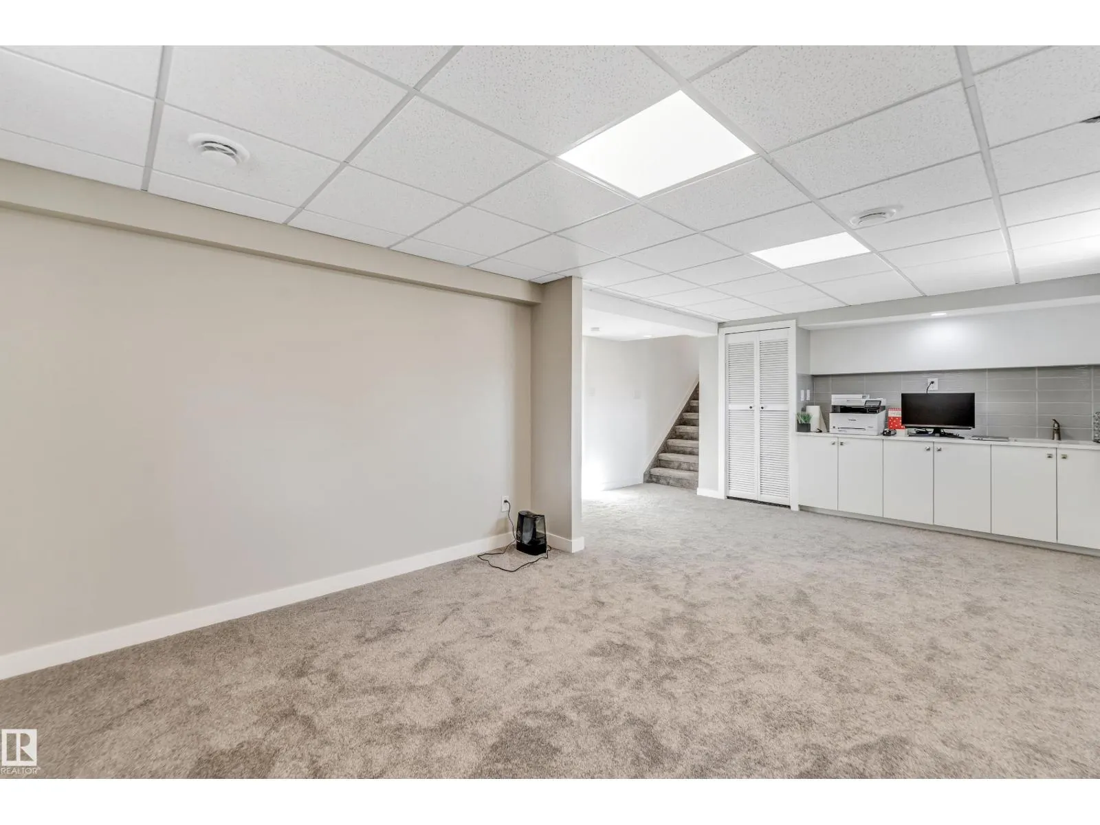 2404 80 ST NW