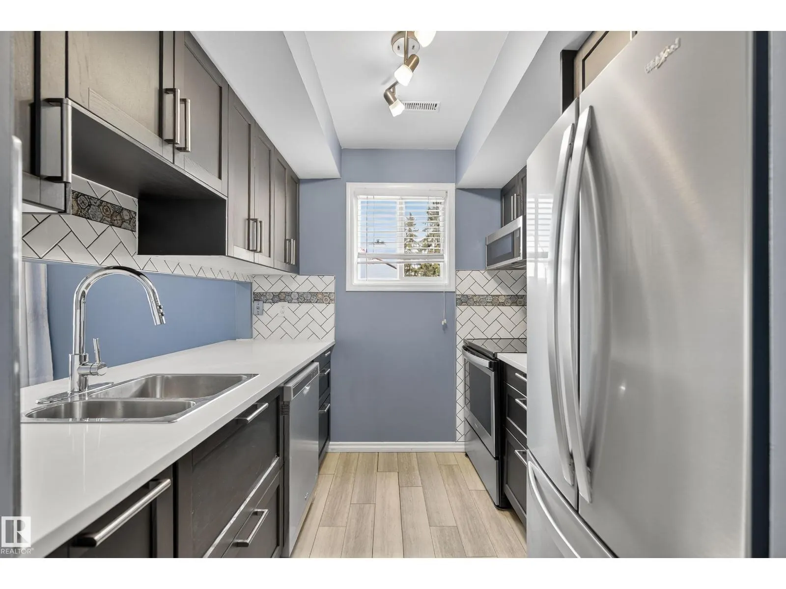 225 LANCASTER TC NW