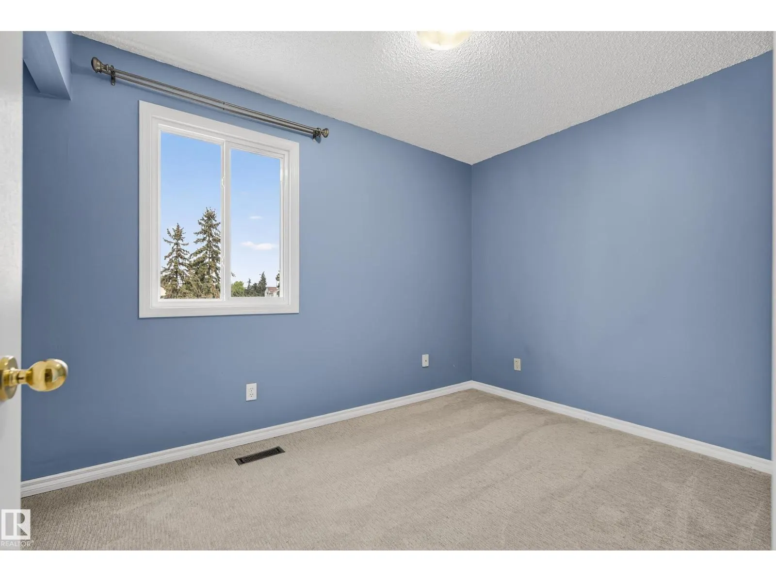 225 LANCASTER TC NW