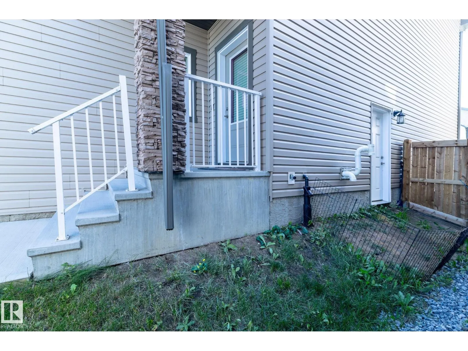 1624 ERKER WY NW