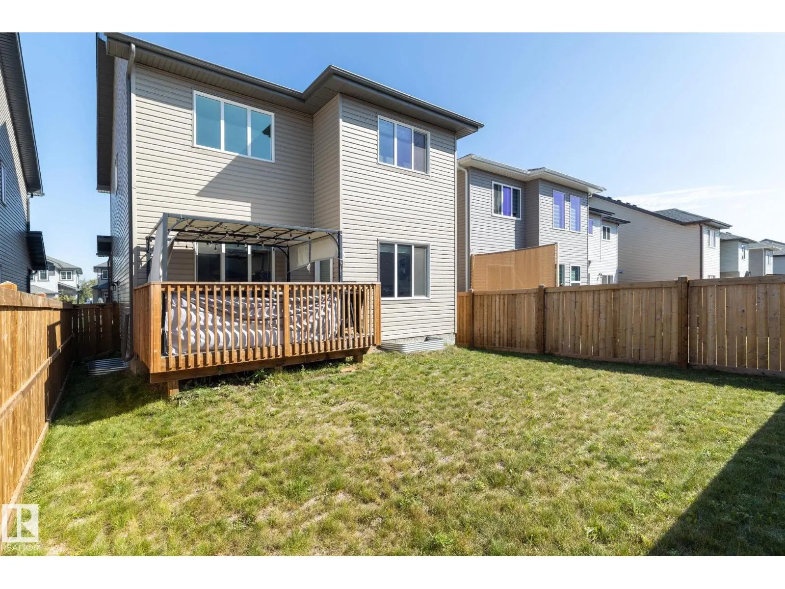 1624 ERKER WY NW