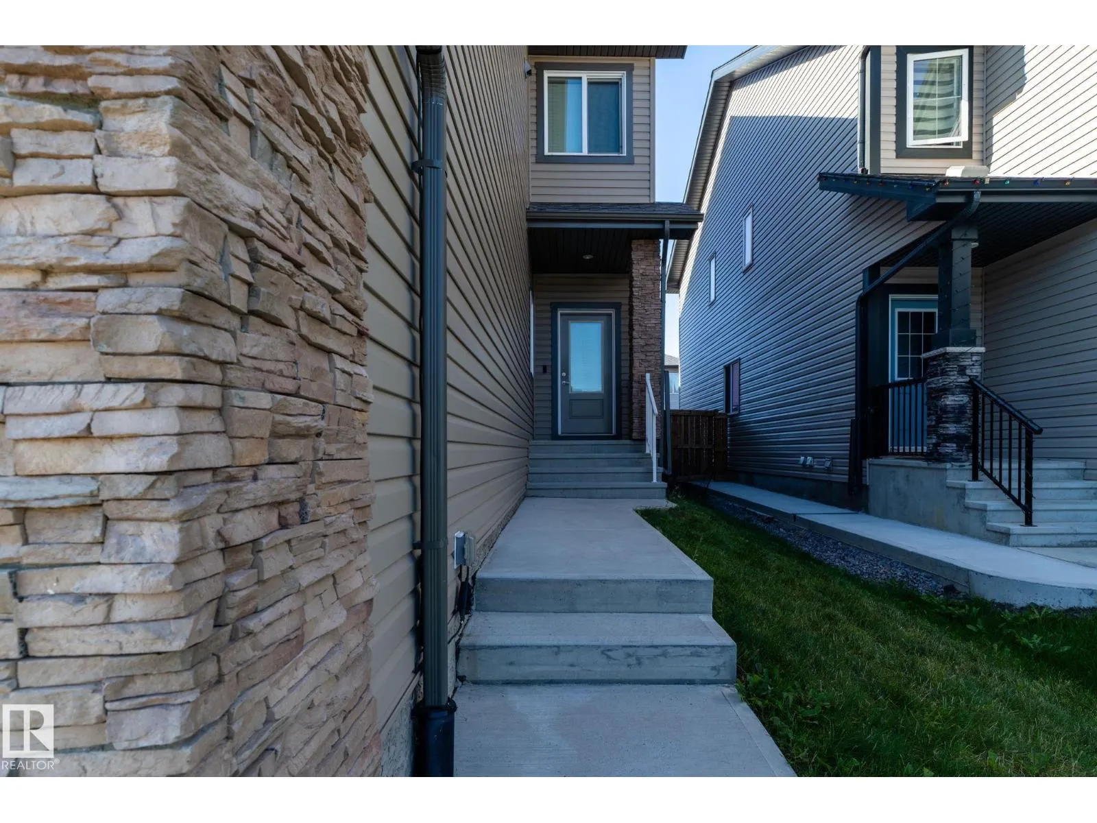 1624 ERKER WY NW