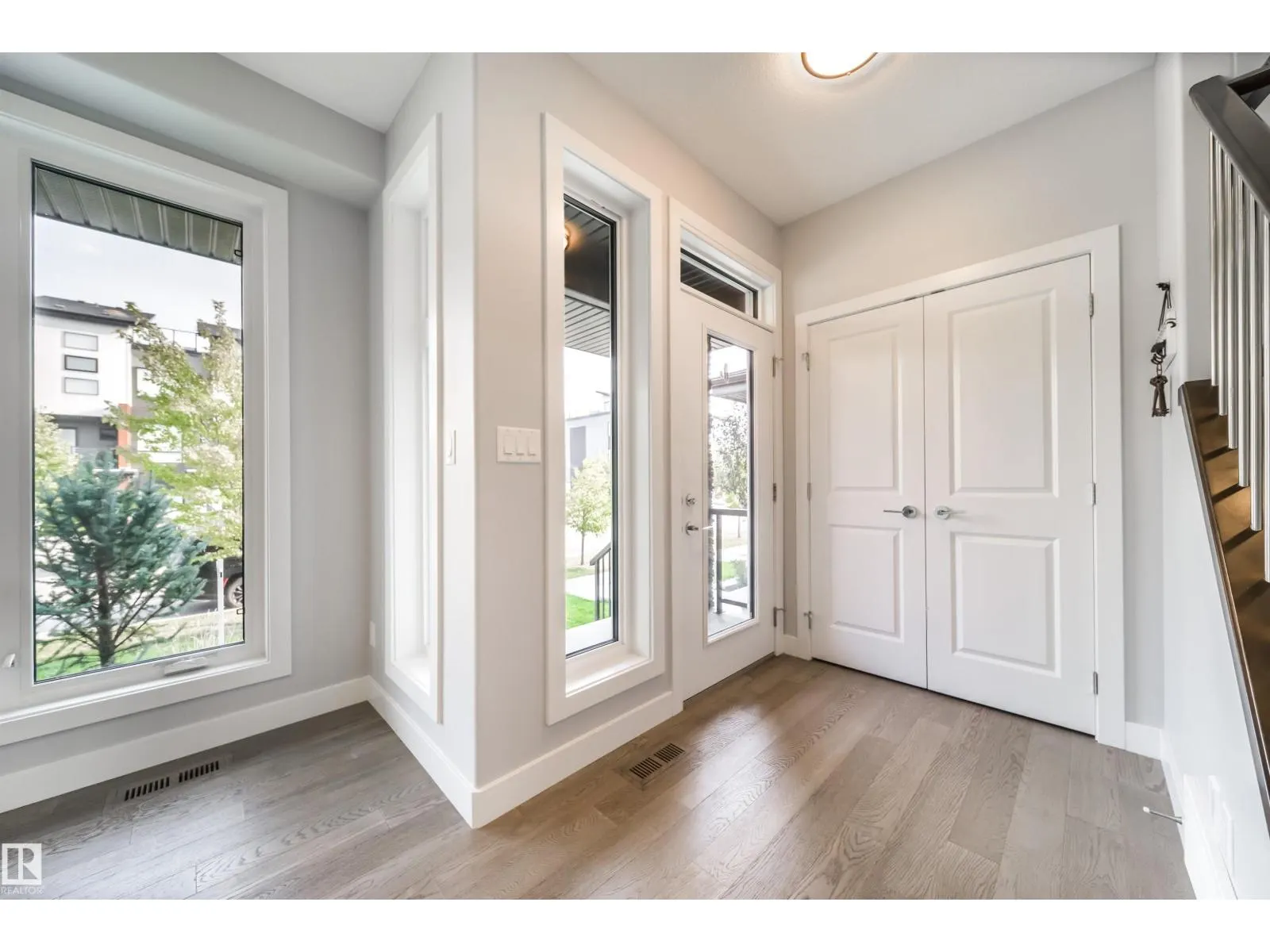 120 SALISBURY WY