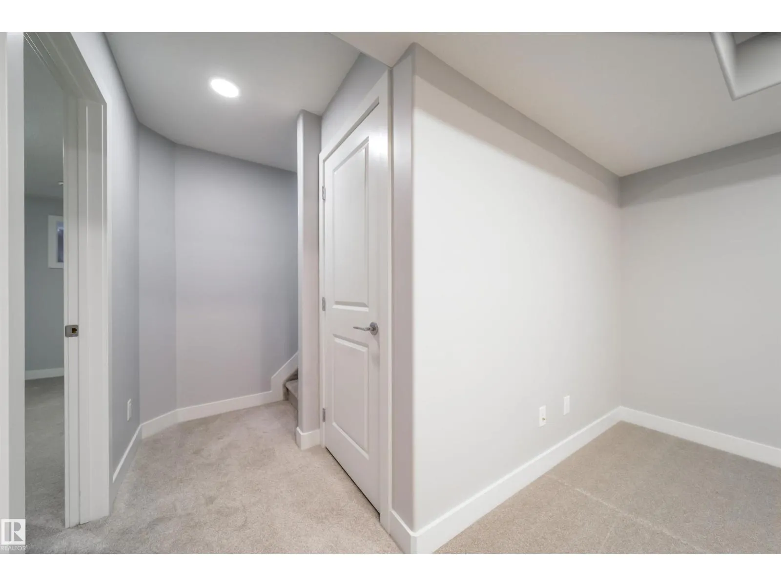120 SALISBURY WY