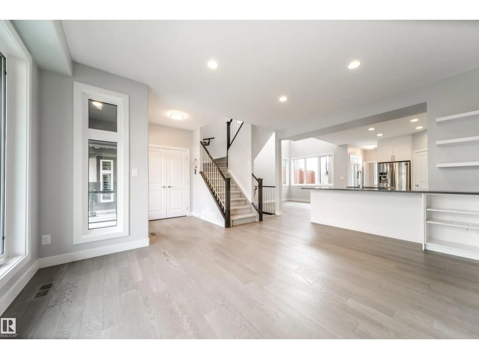 120 SALISBURY WY