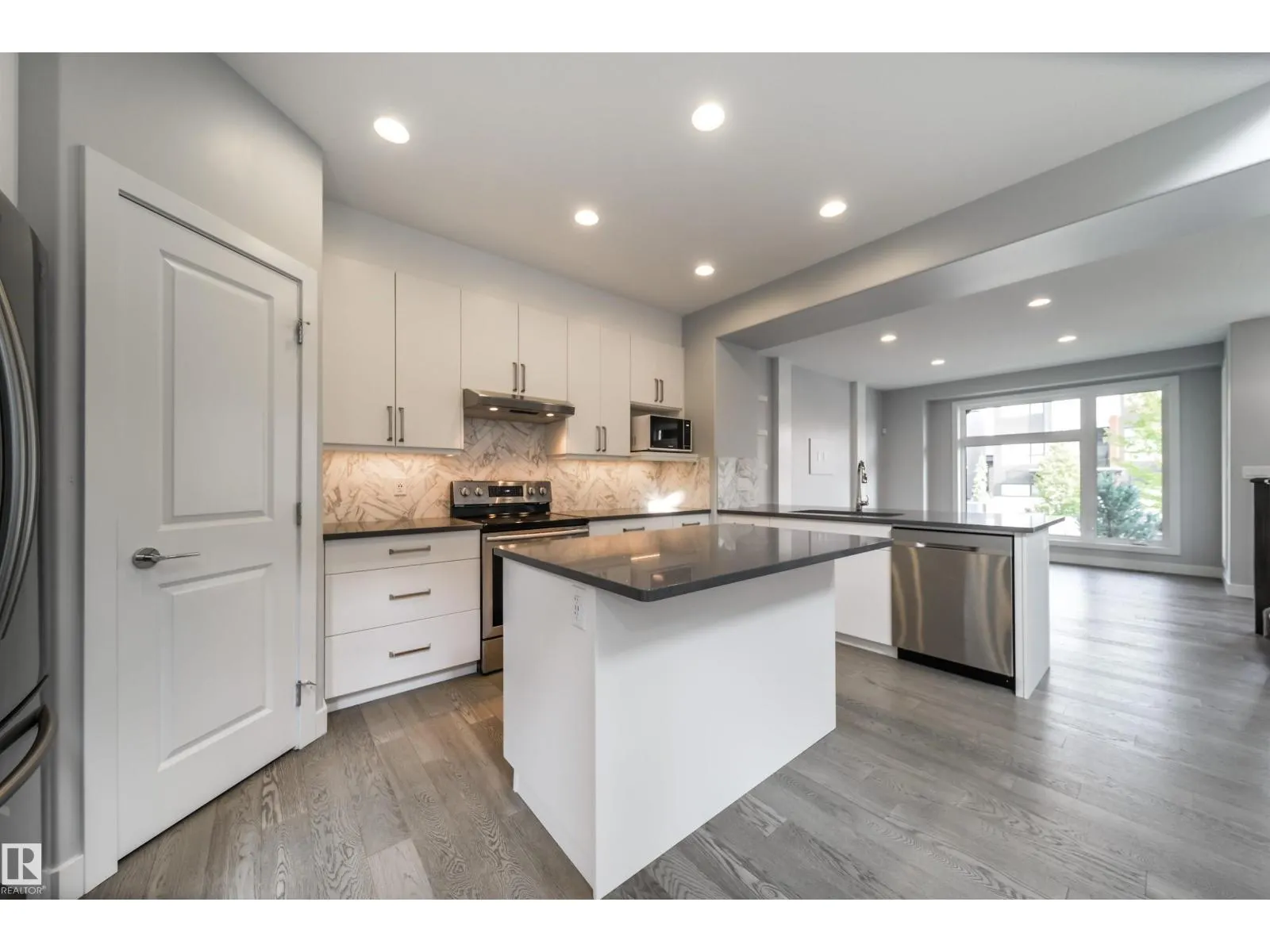 120 SALISBURY WY
