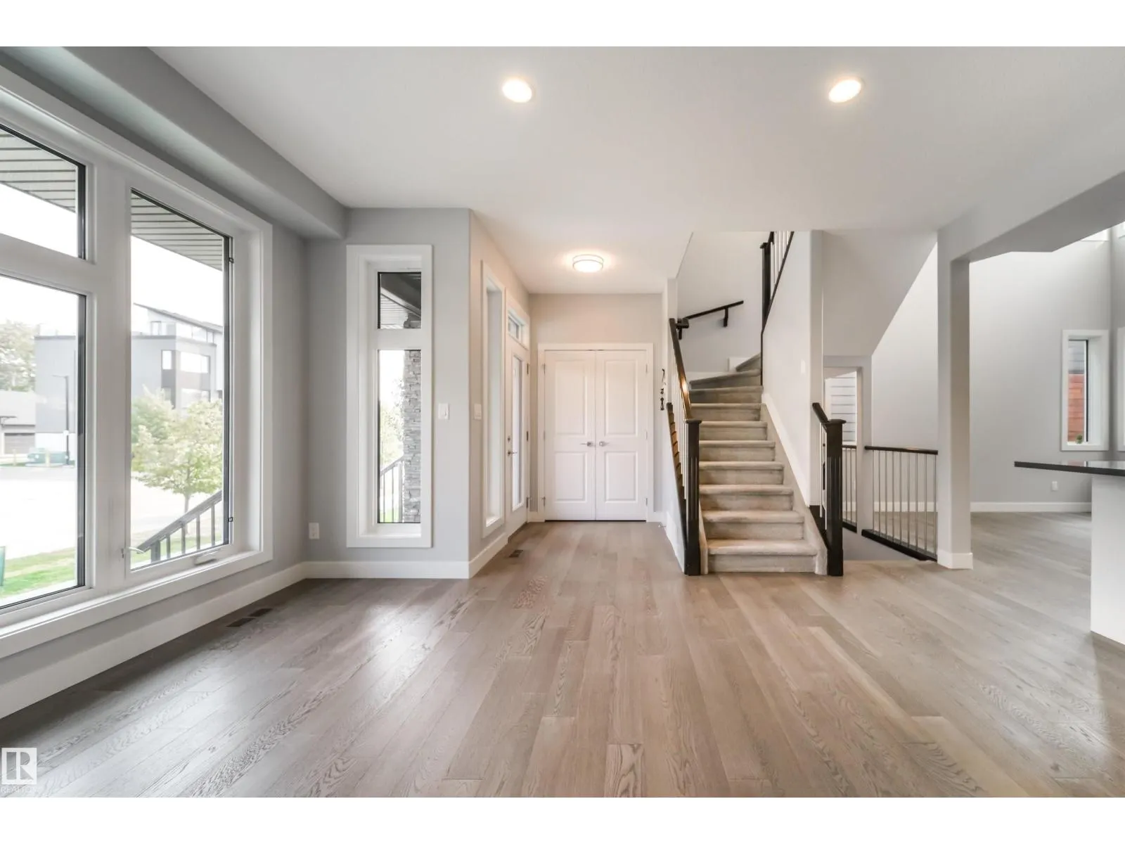 120 SALISBURY WY