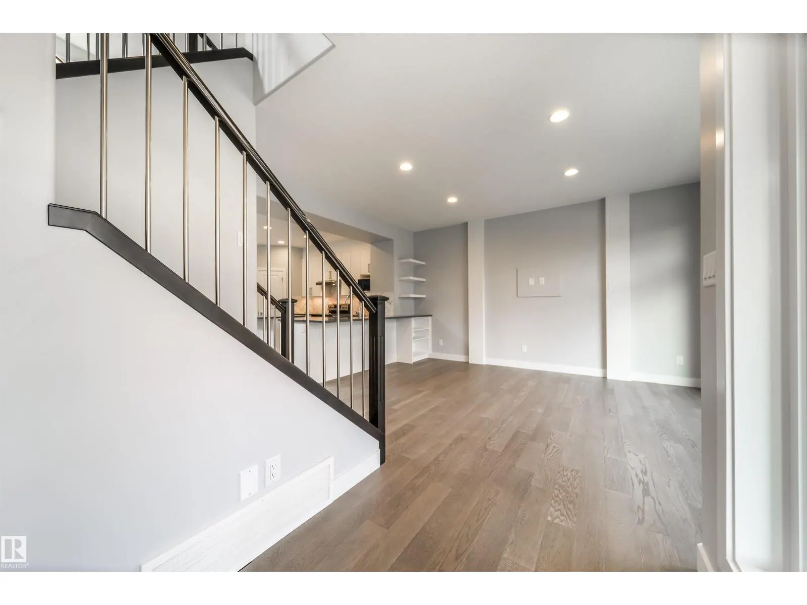 120 SALISBURY WY