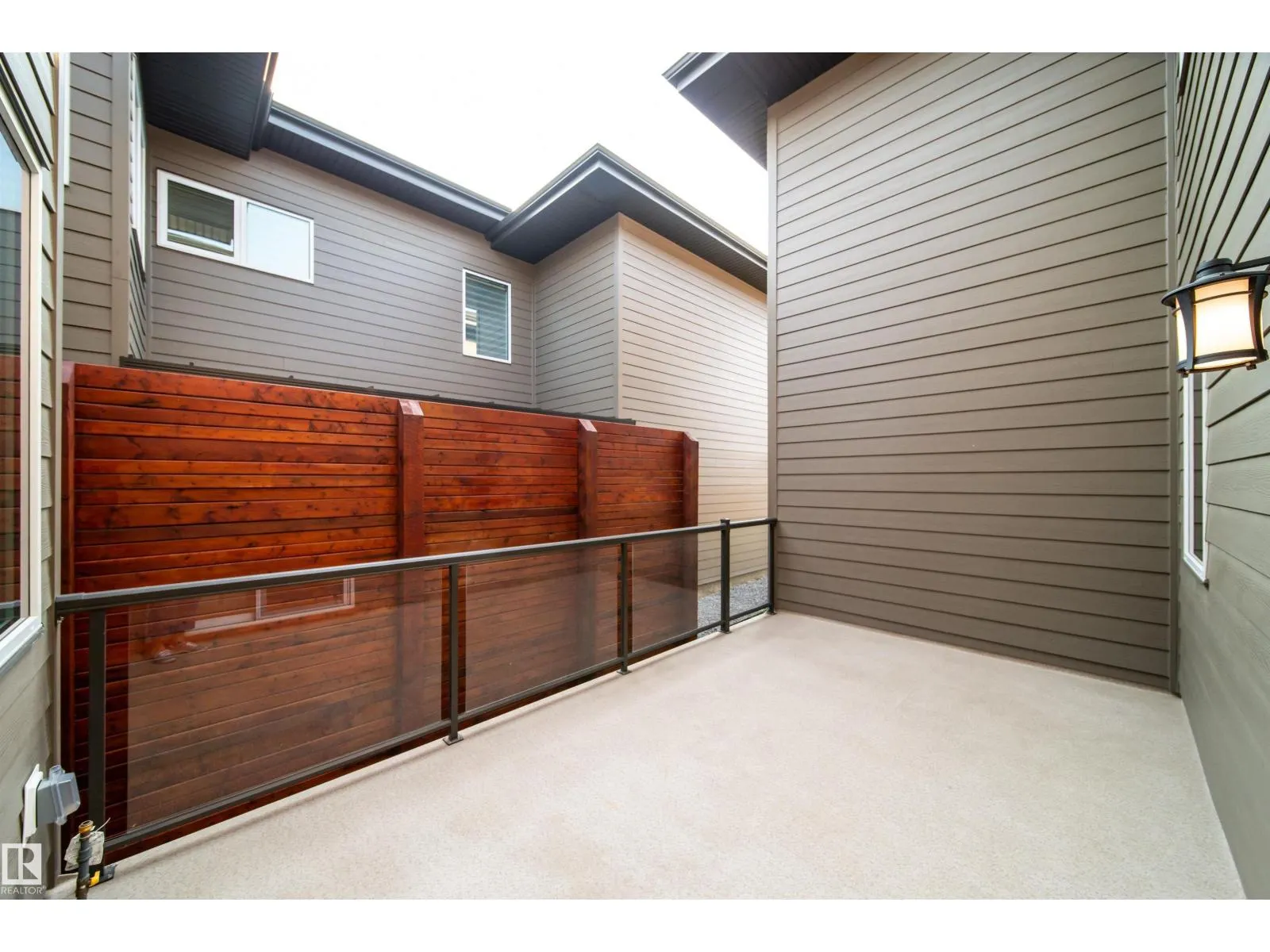 120 SALISBURY WY