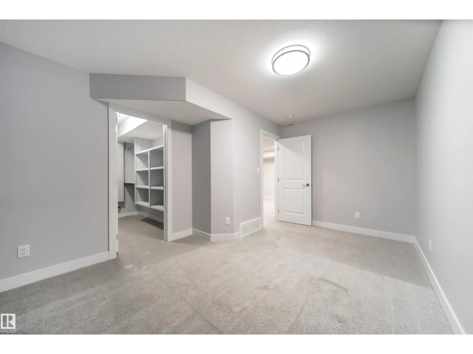 120 SALISBURY WY