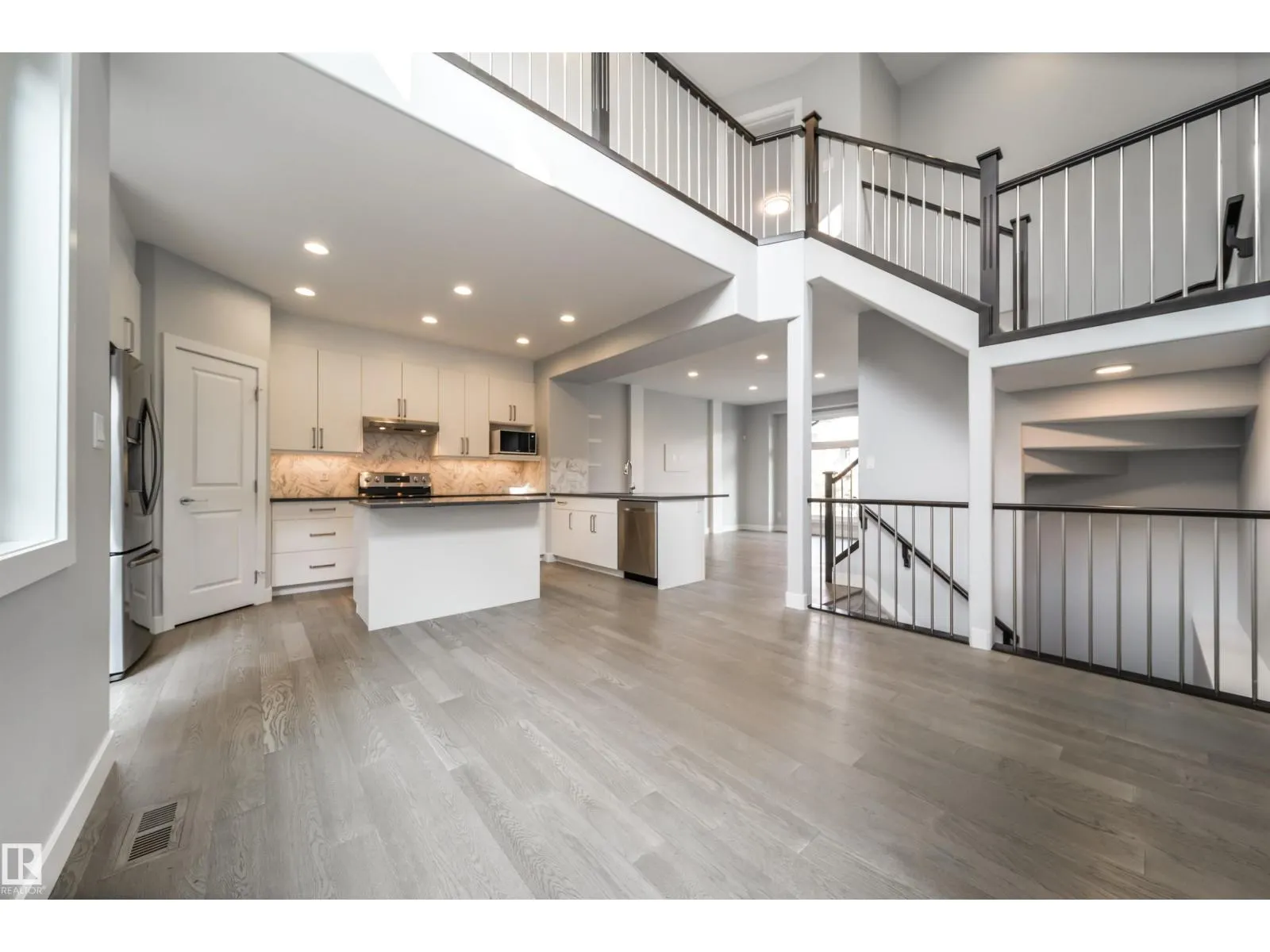 120 SALISBURY WY