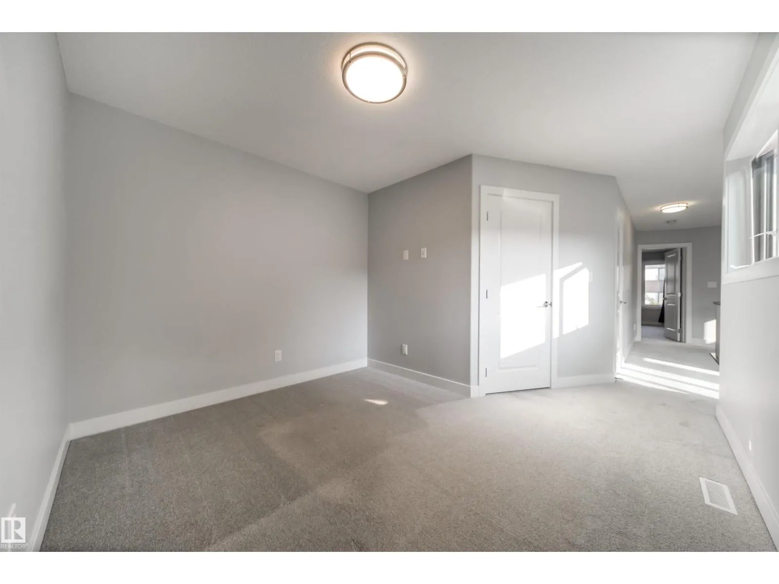 120 SALISBURY WY