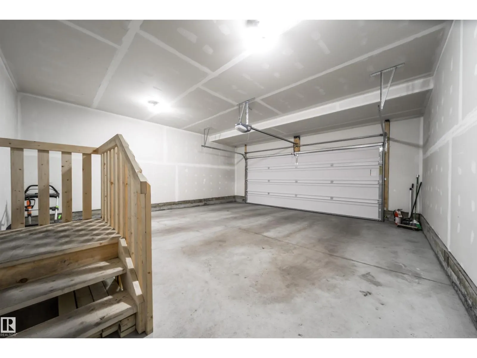 120 SALISBURY WY