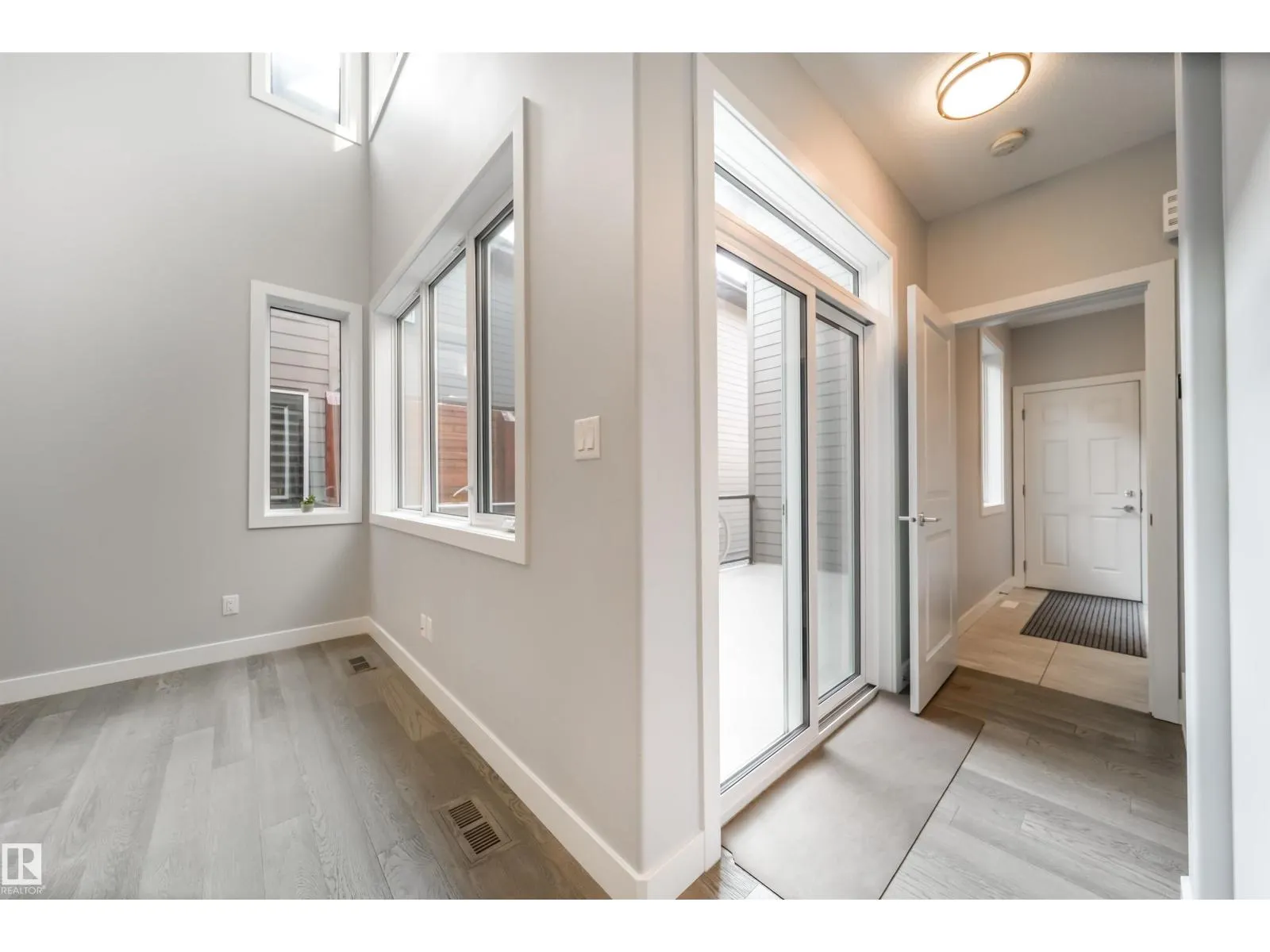 120 SALISBURY WY