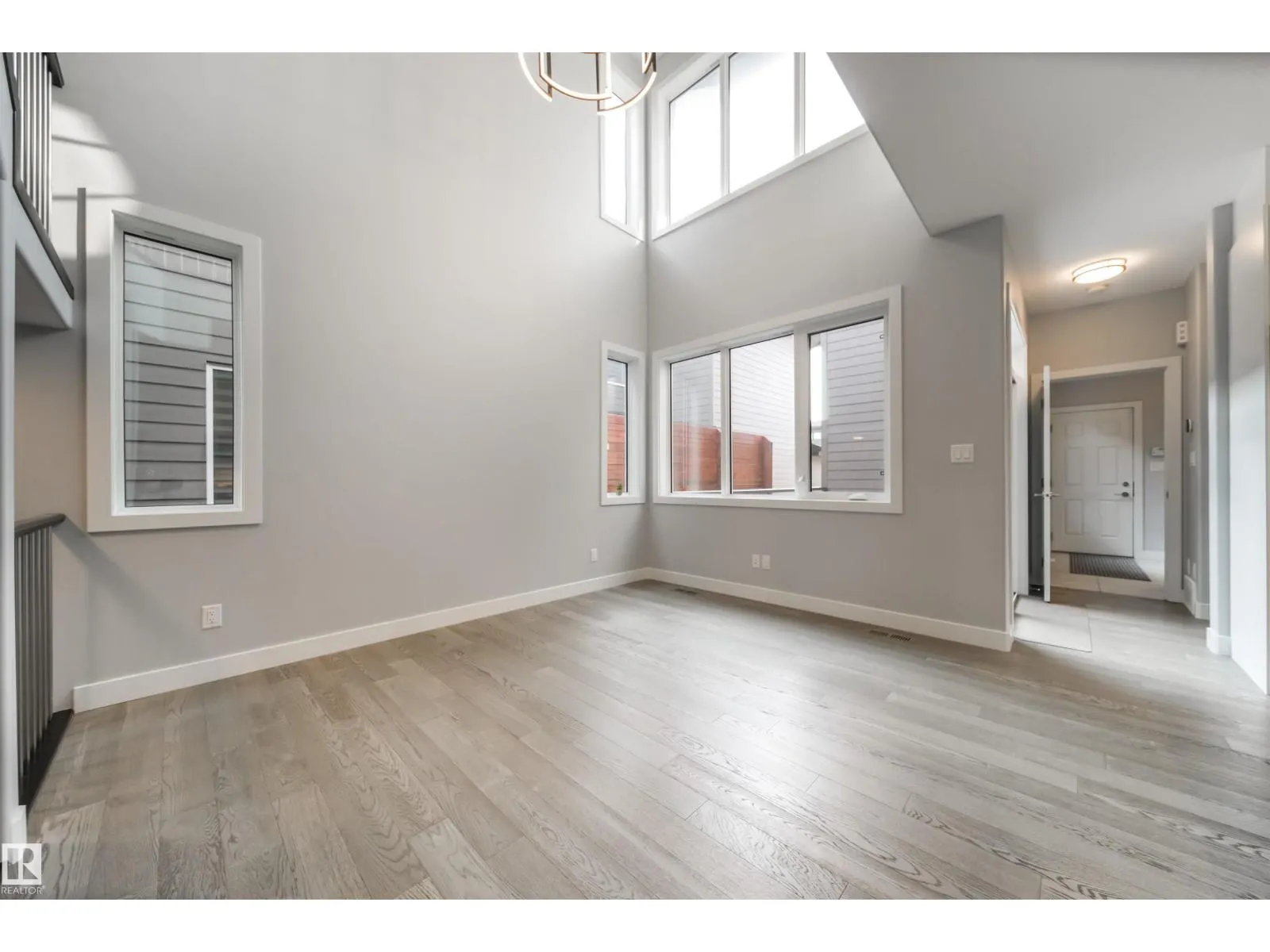 120 SALISBURY WY