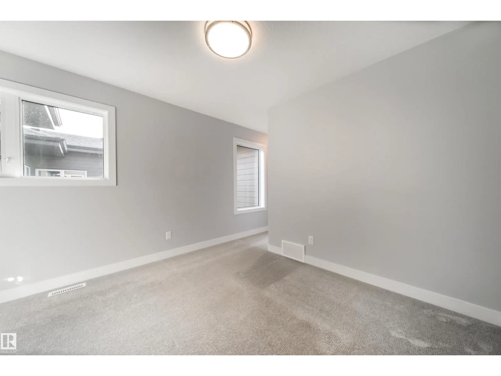 120 SALISBURY WY