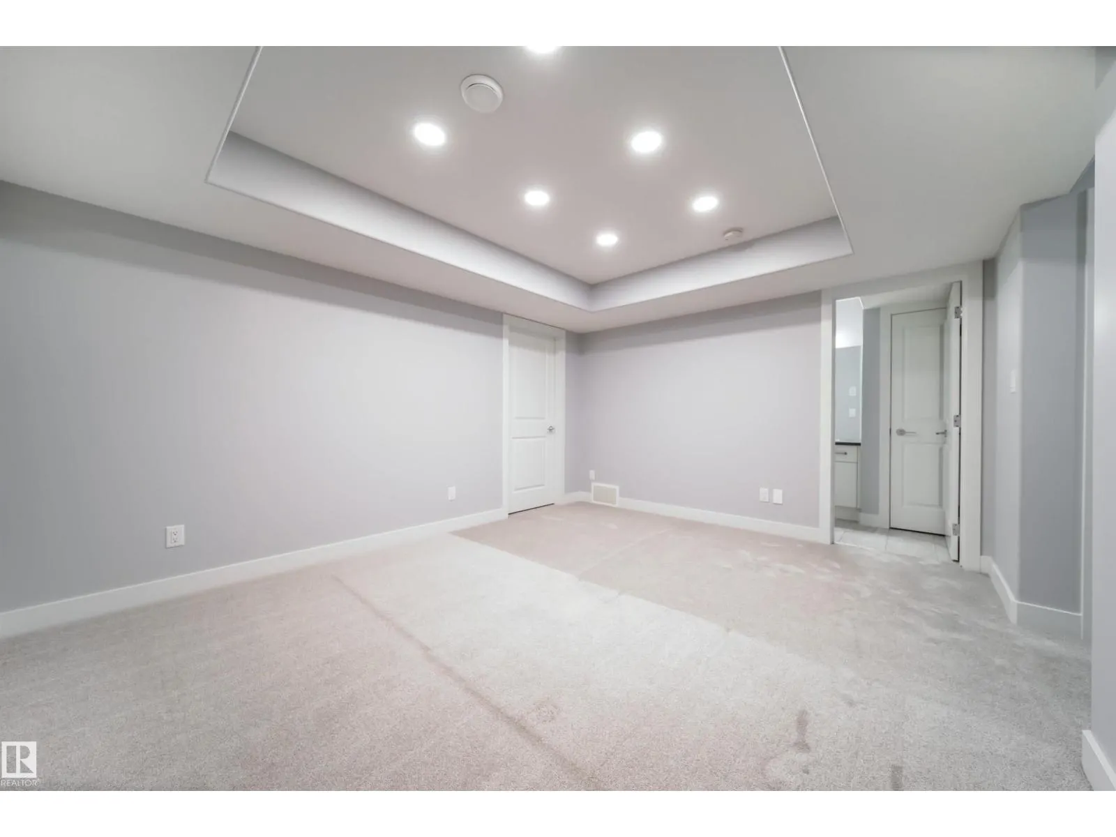 120 SALISBURY WY