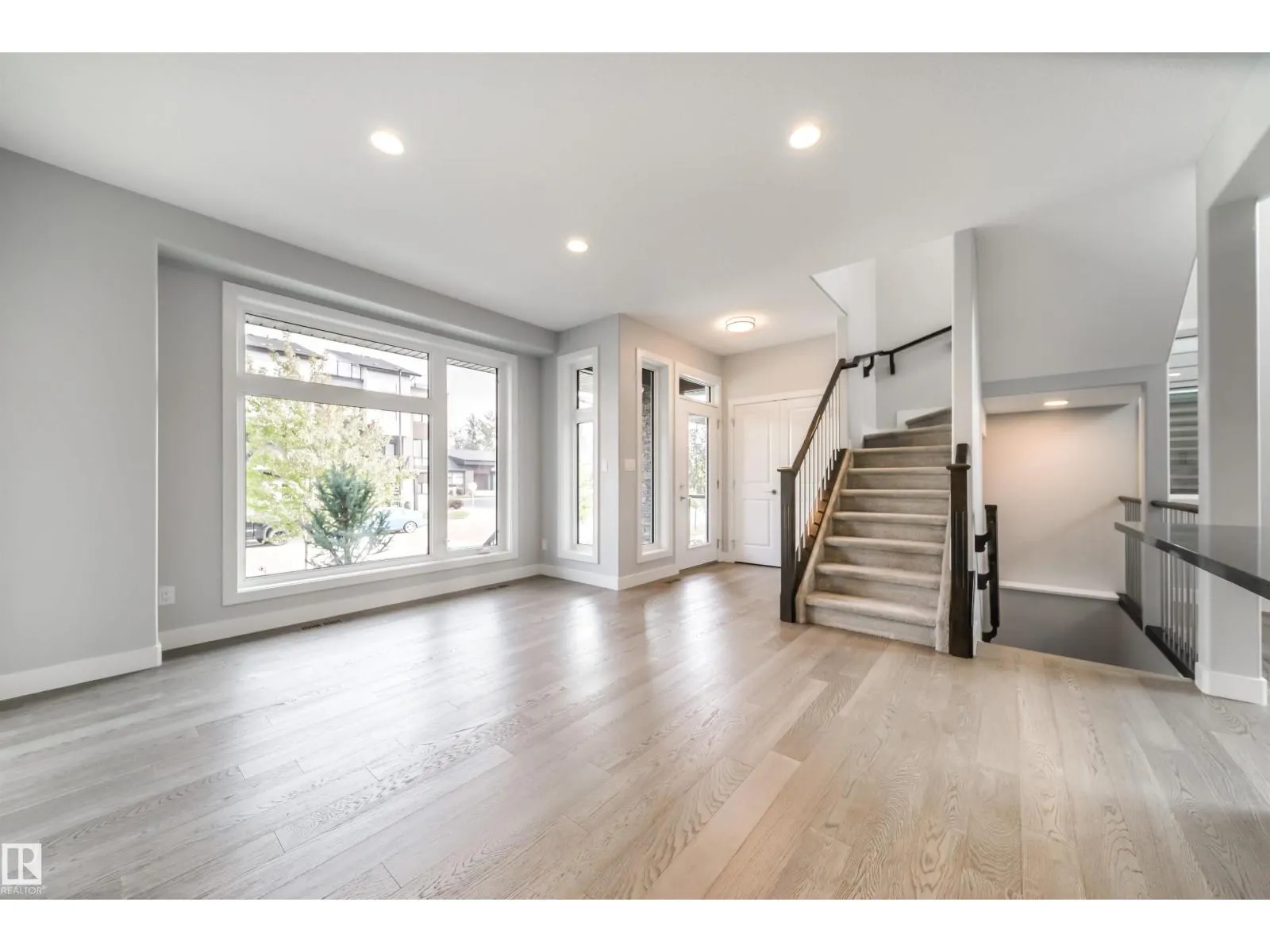120 SALISBURY WY
