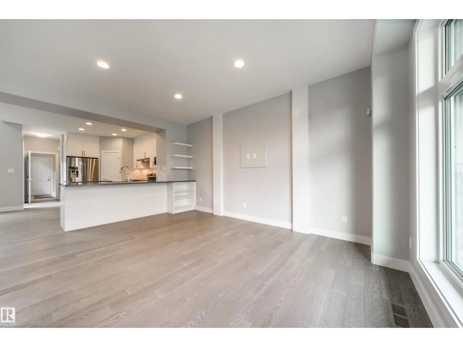 120 SALISBURY WY