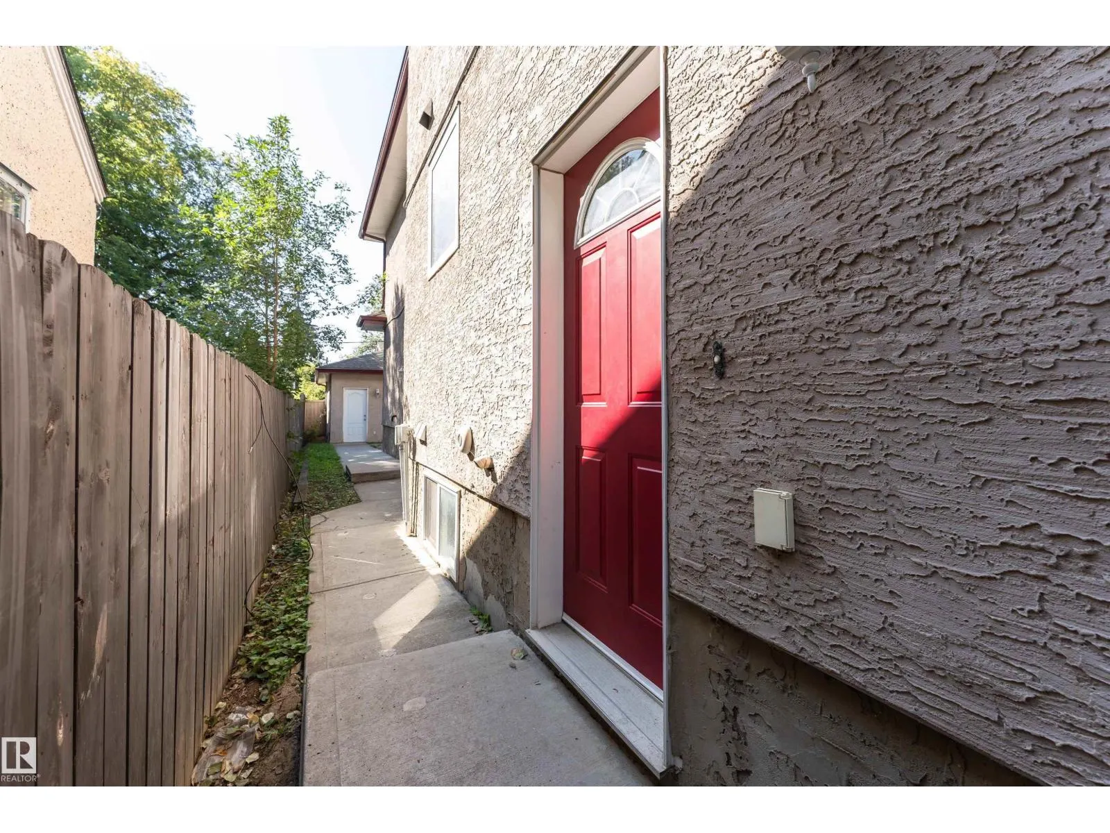 10847 66 AV NW