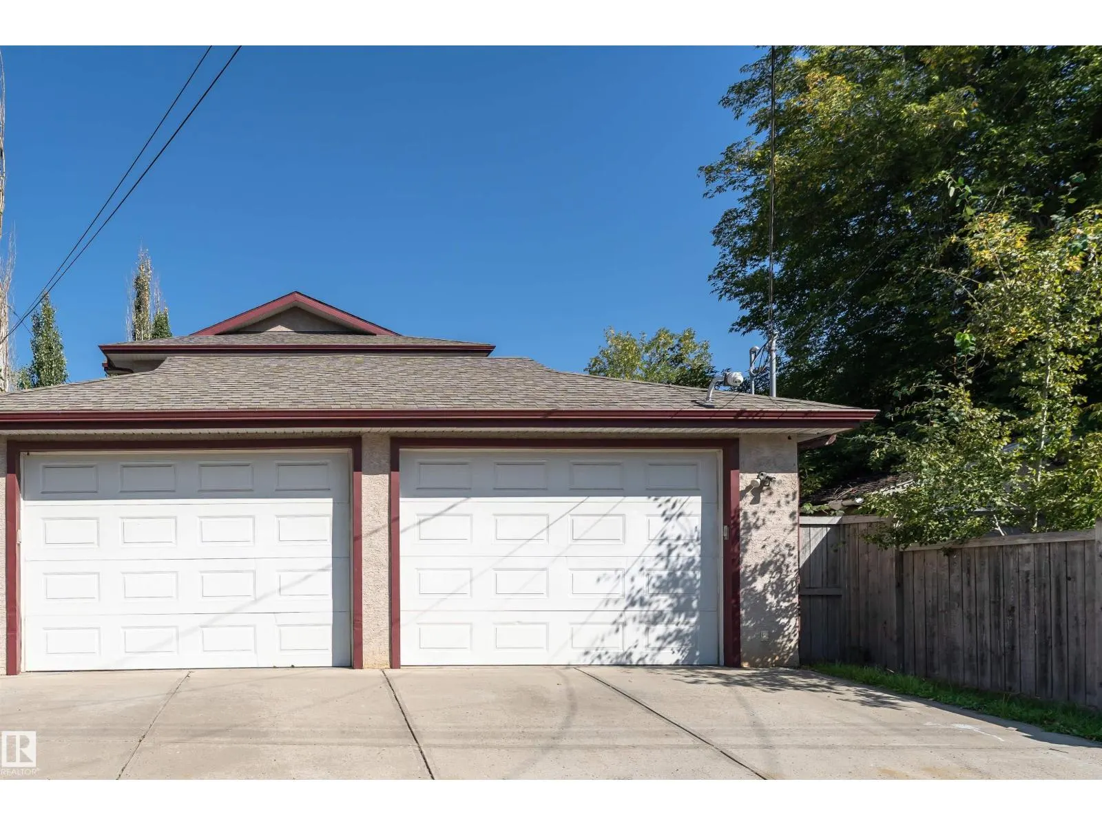 10847 66 AV NW