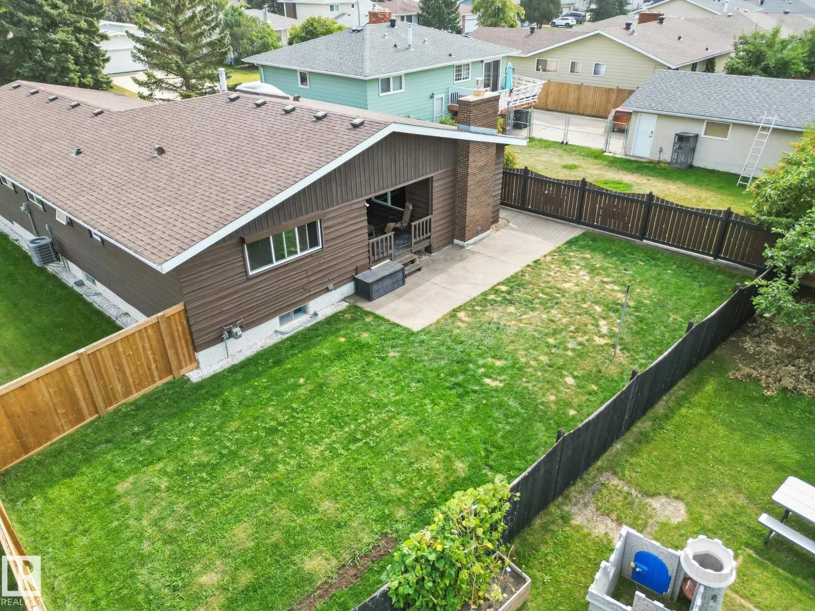 8816 185 ST NW