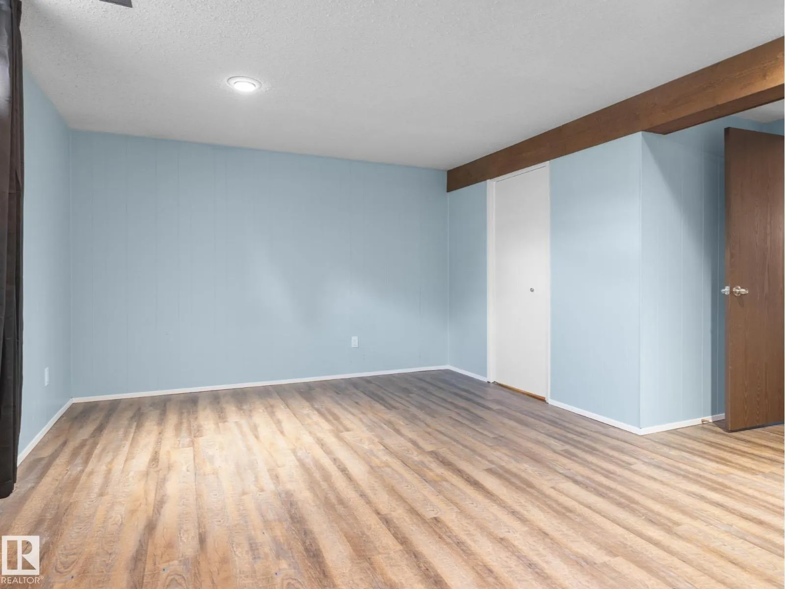 8816 185 ST NW