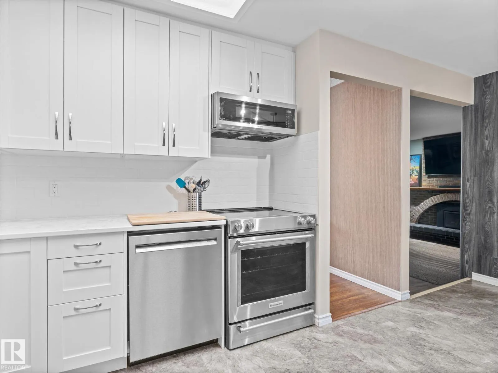 8816 185 ST NW