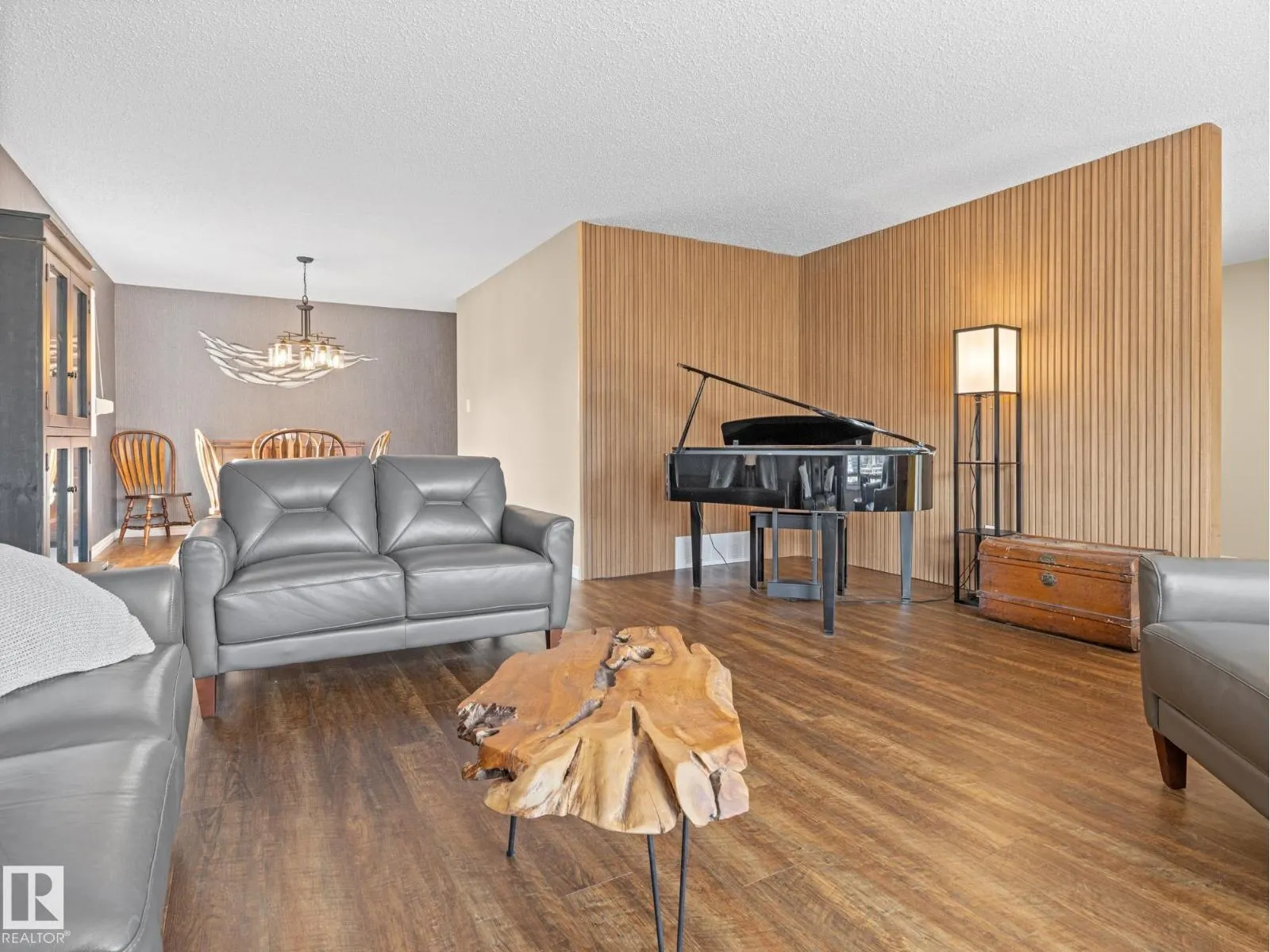 8816 185 ST NW