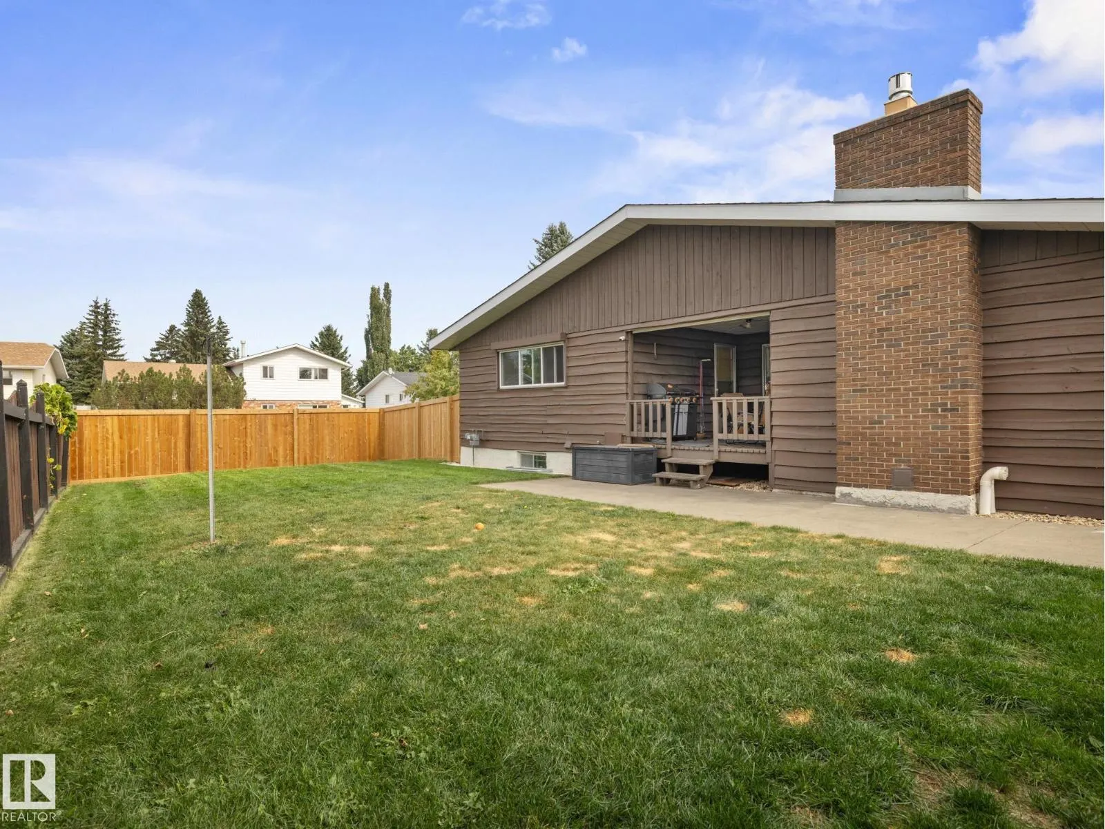 8816 185 ST NW