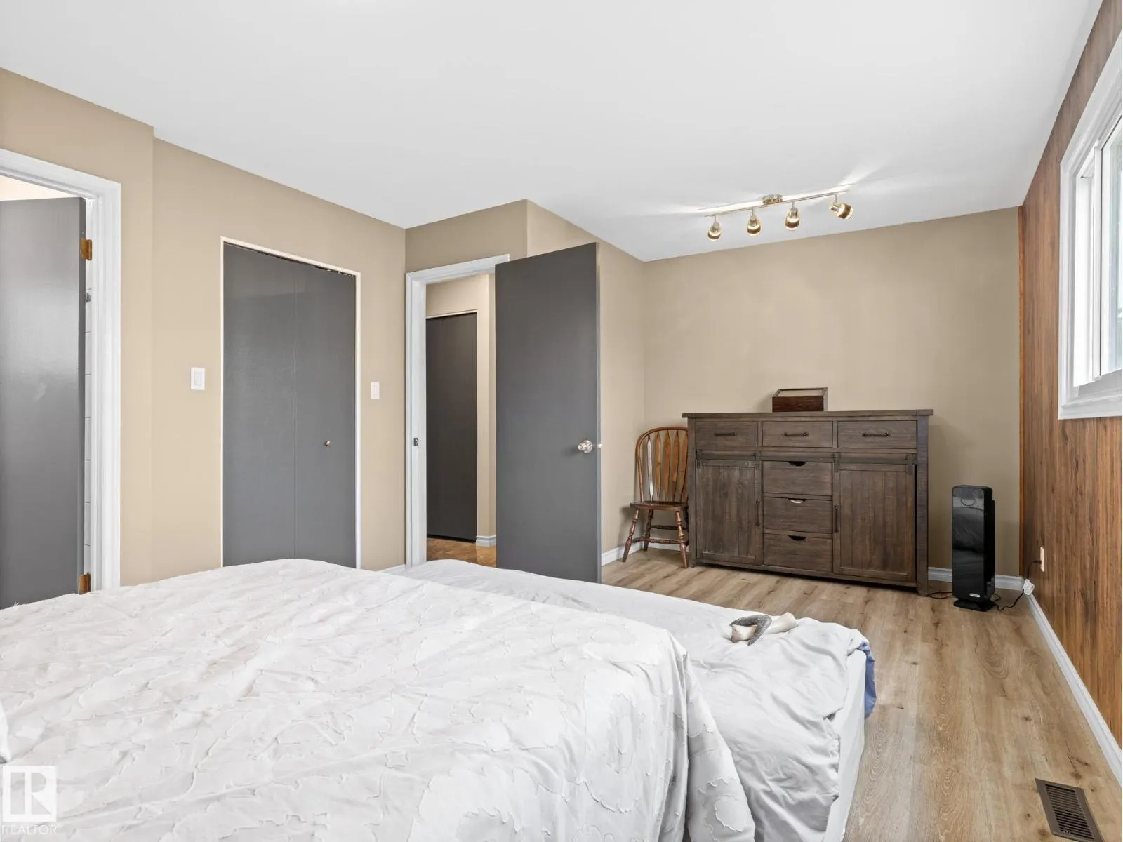 8816 185 ST NW