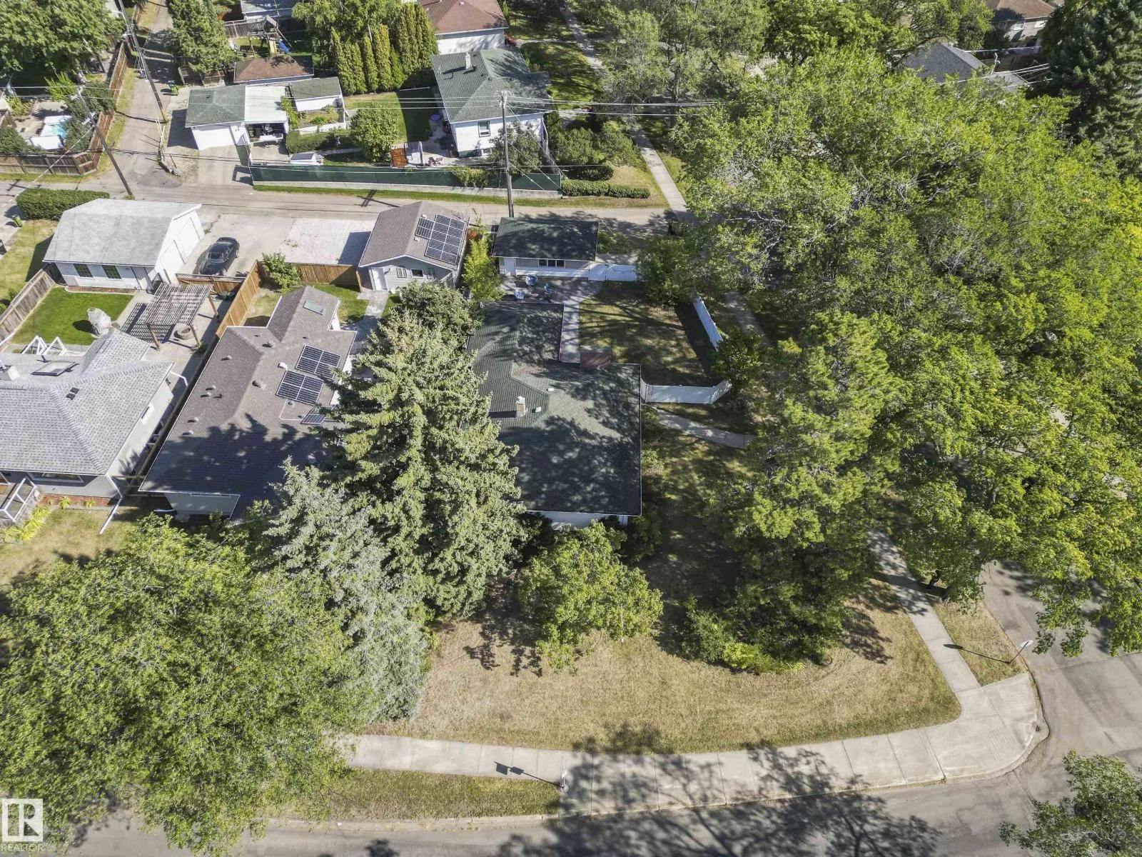 7804 92 AV NW