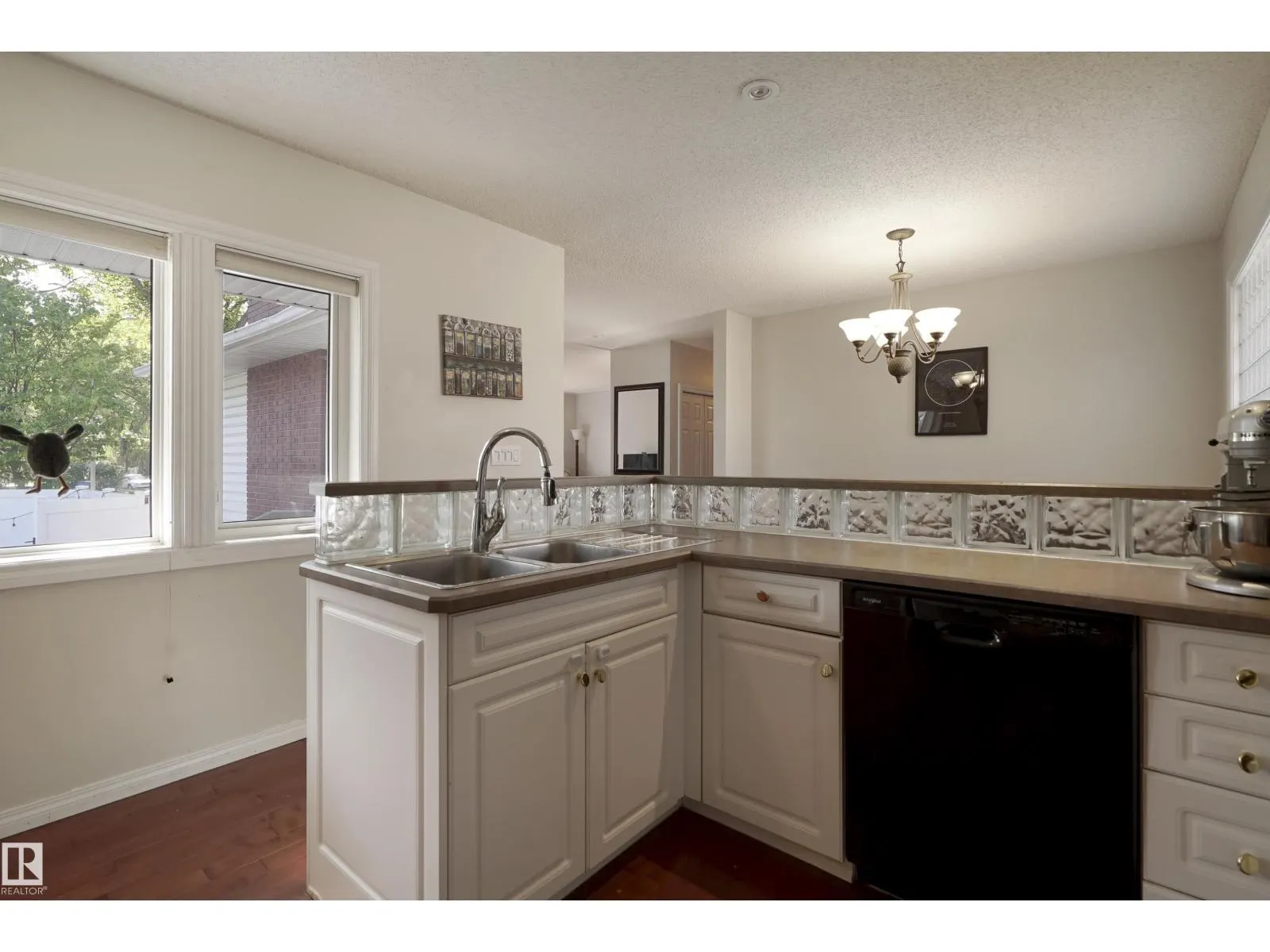 7804 92 AV NW