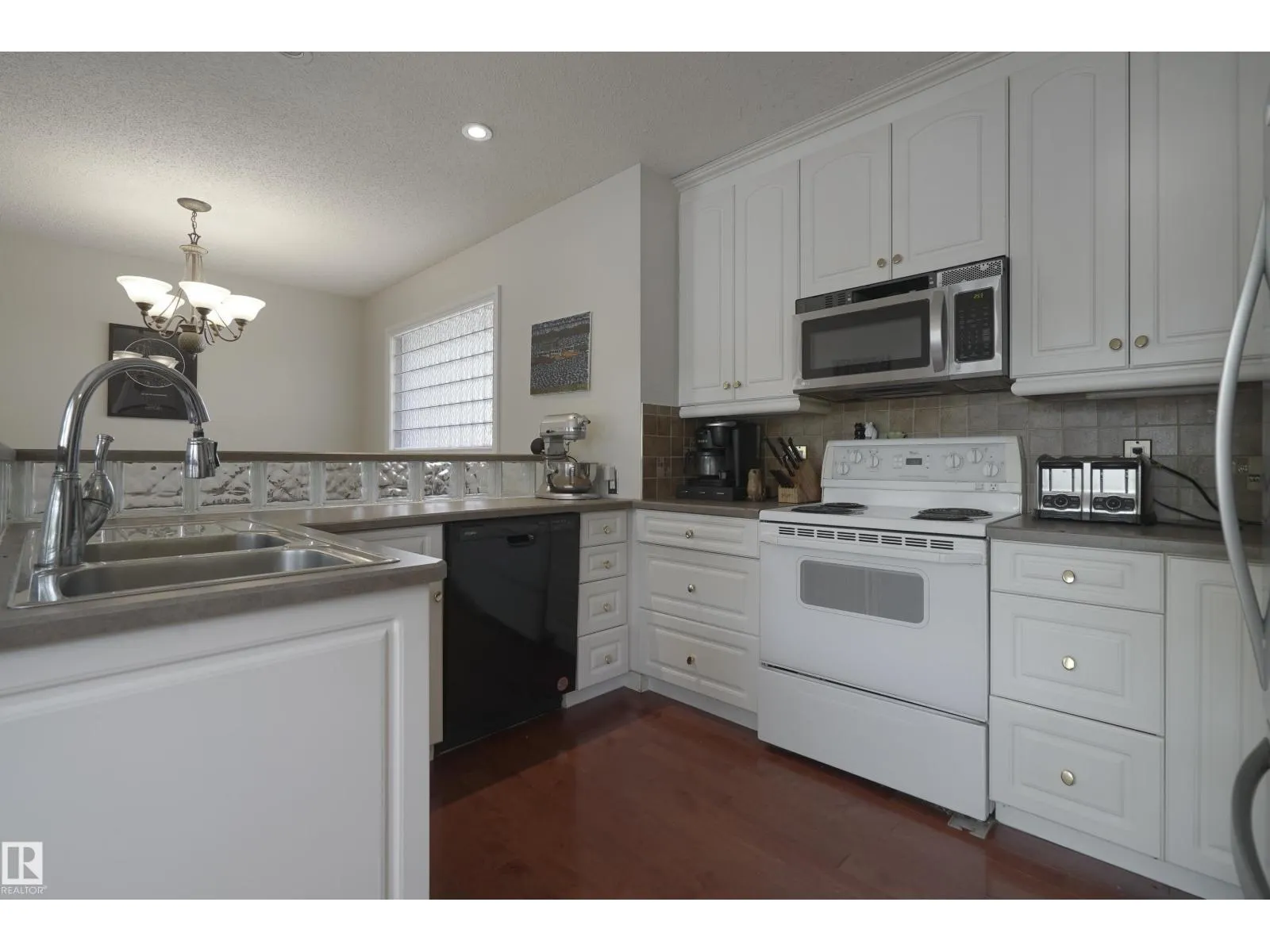 7804 92 AV NW