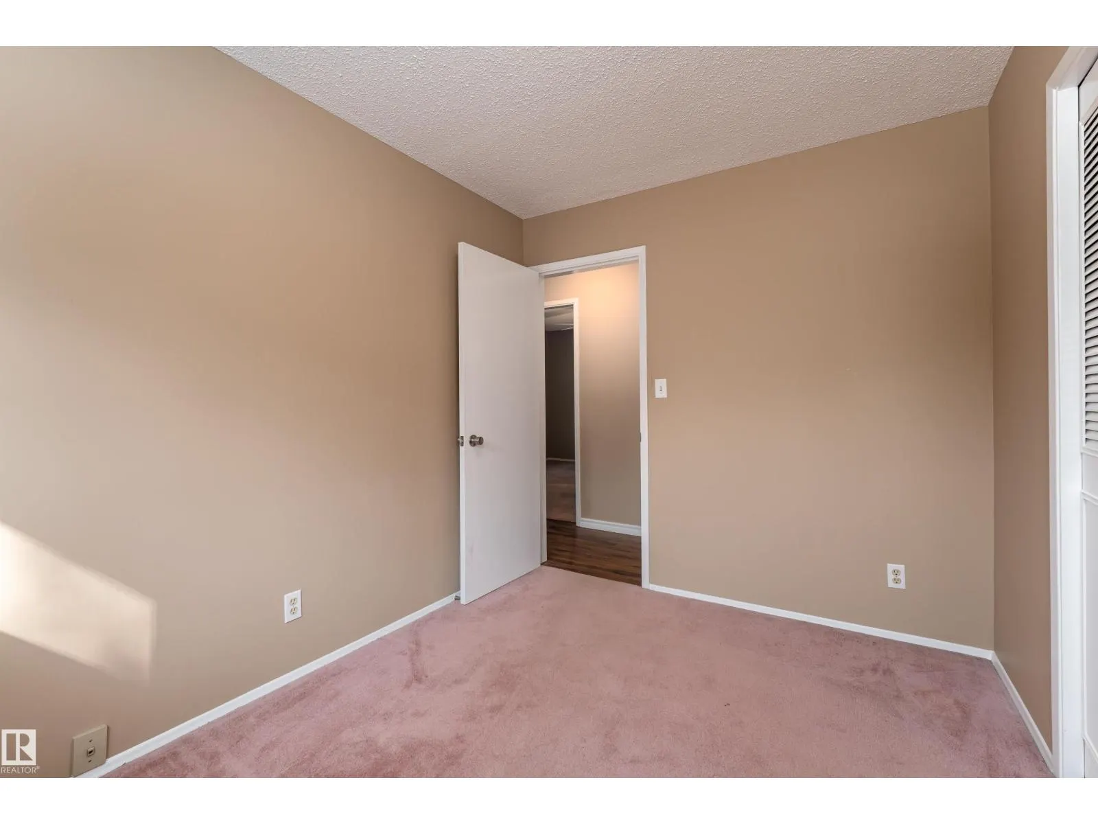 11920 45 ST NW