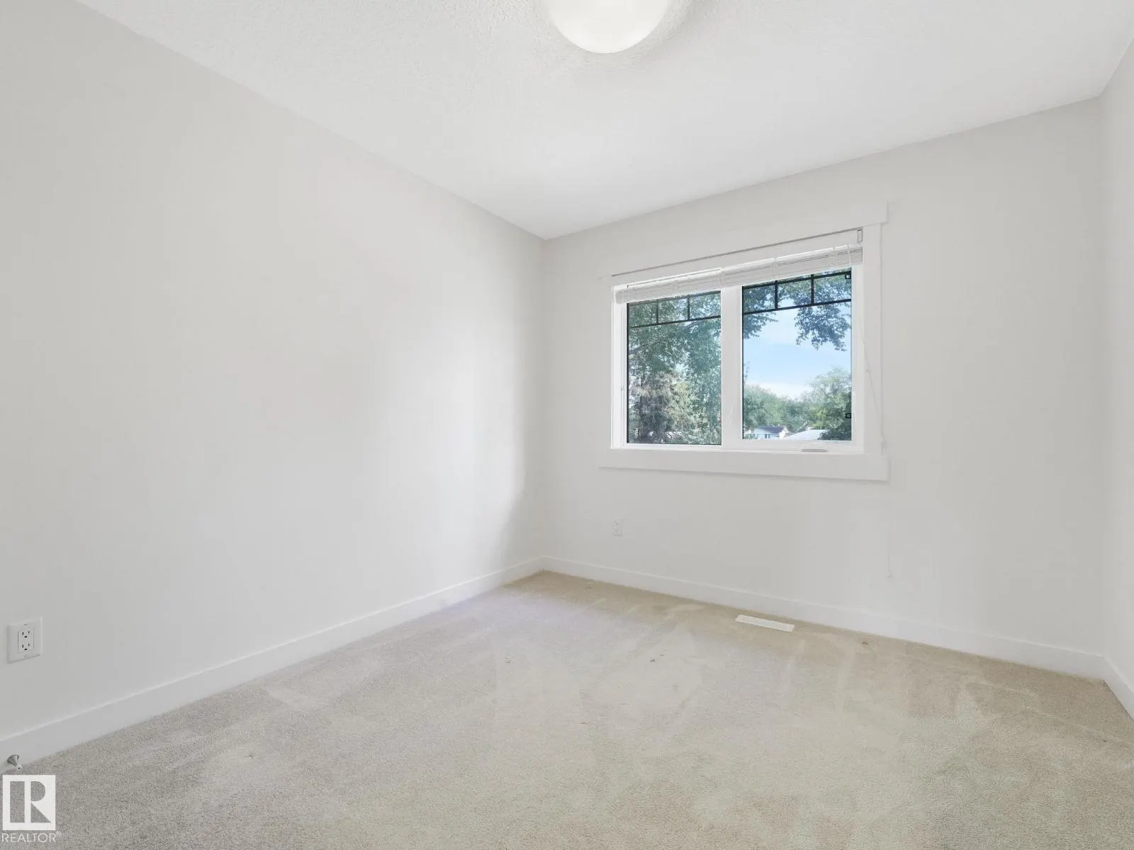 7941 83 AV NW