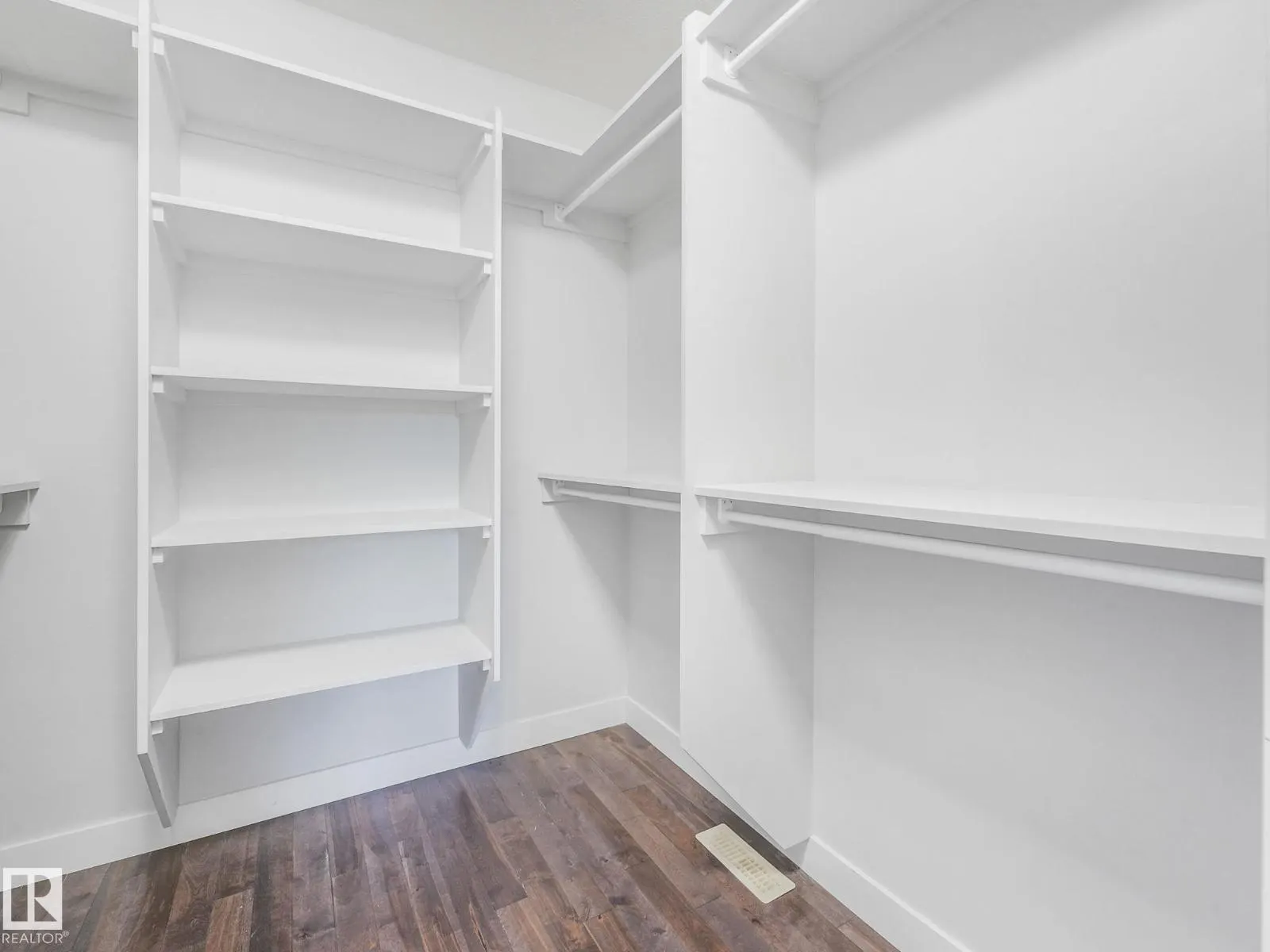 7941 83 AV NW
