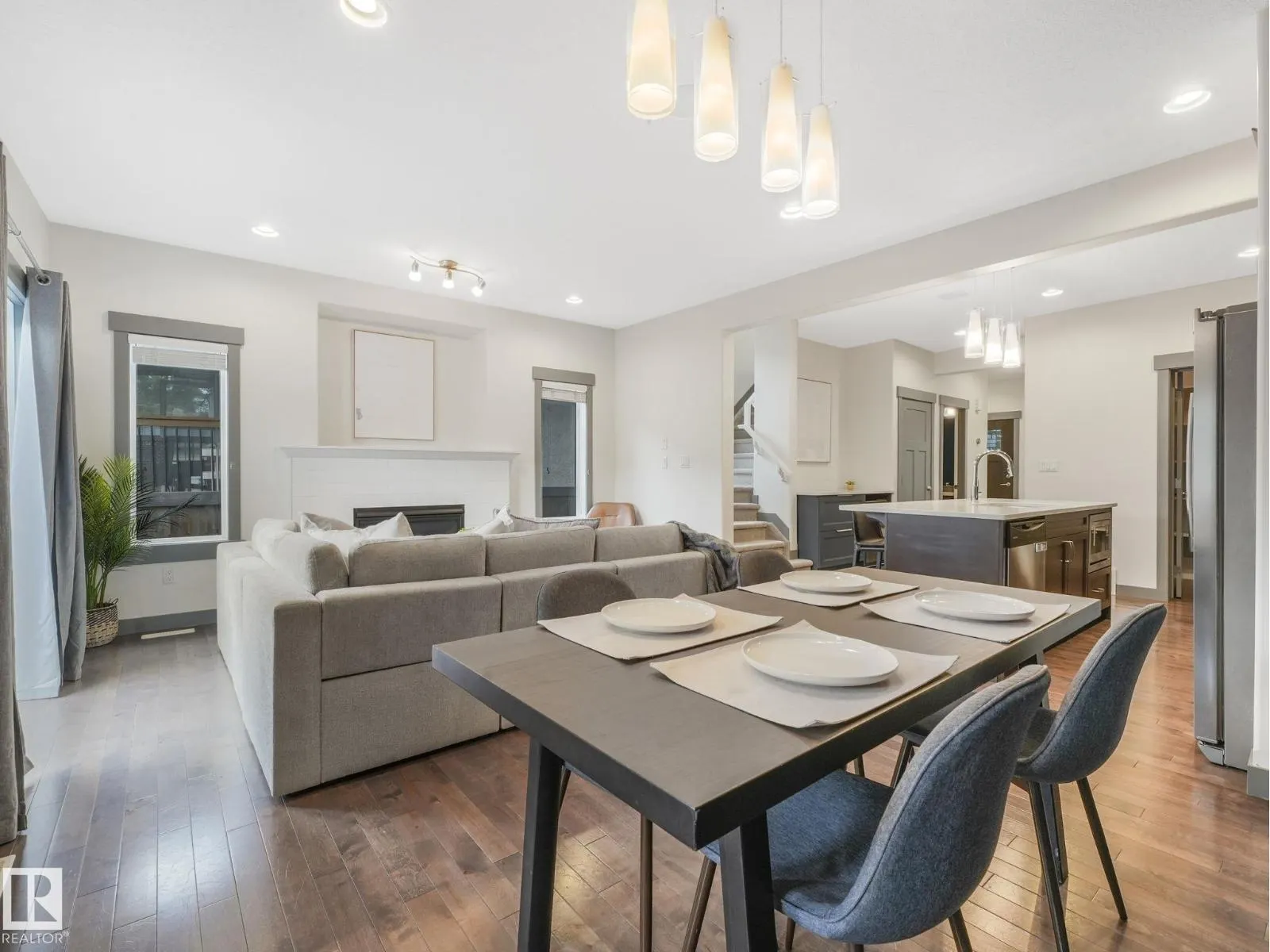 7941 83 AV NW