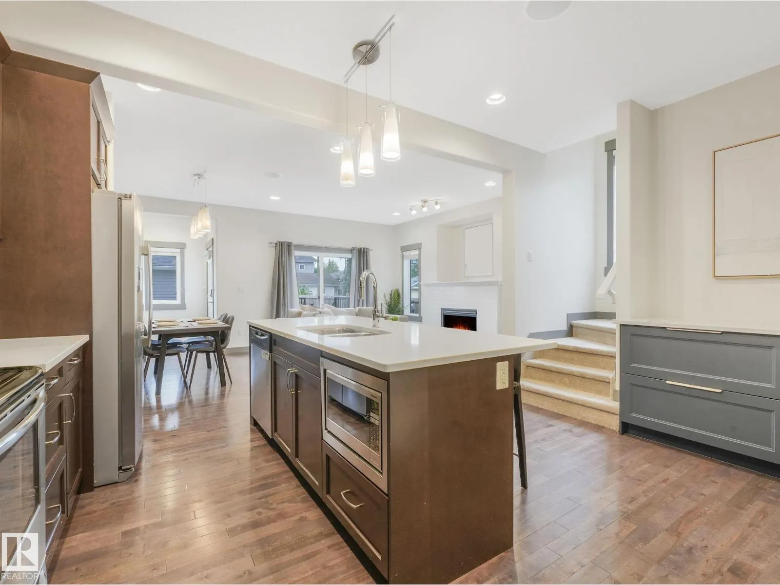7941 83 AV NW