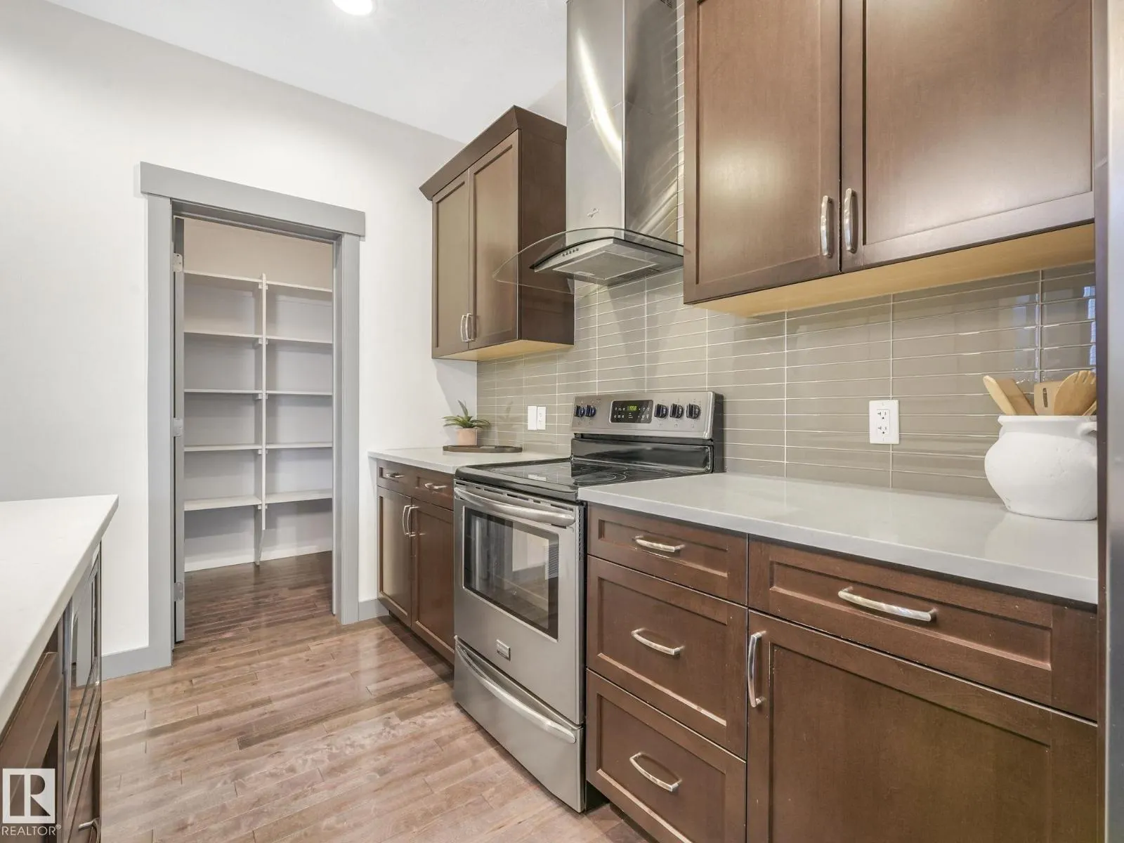 7941 83 AV NW