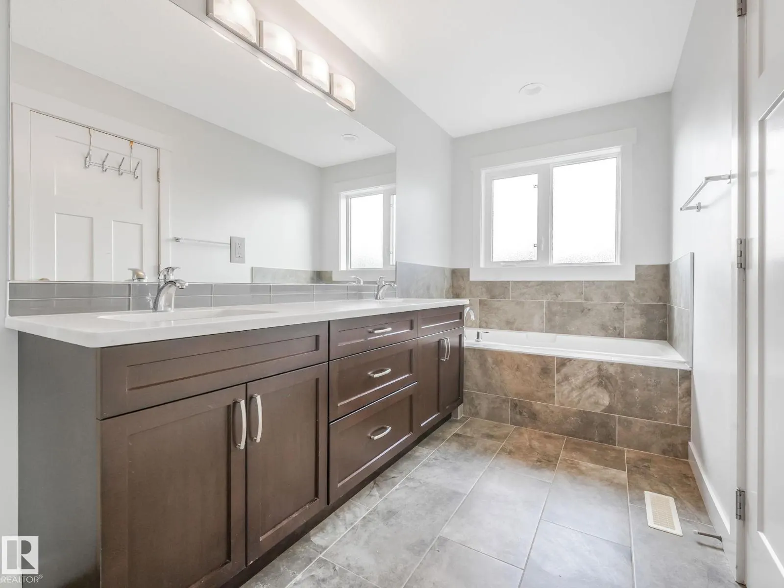 7941 83 AV NW
