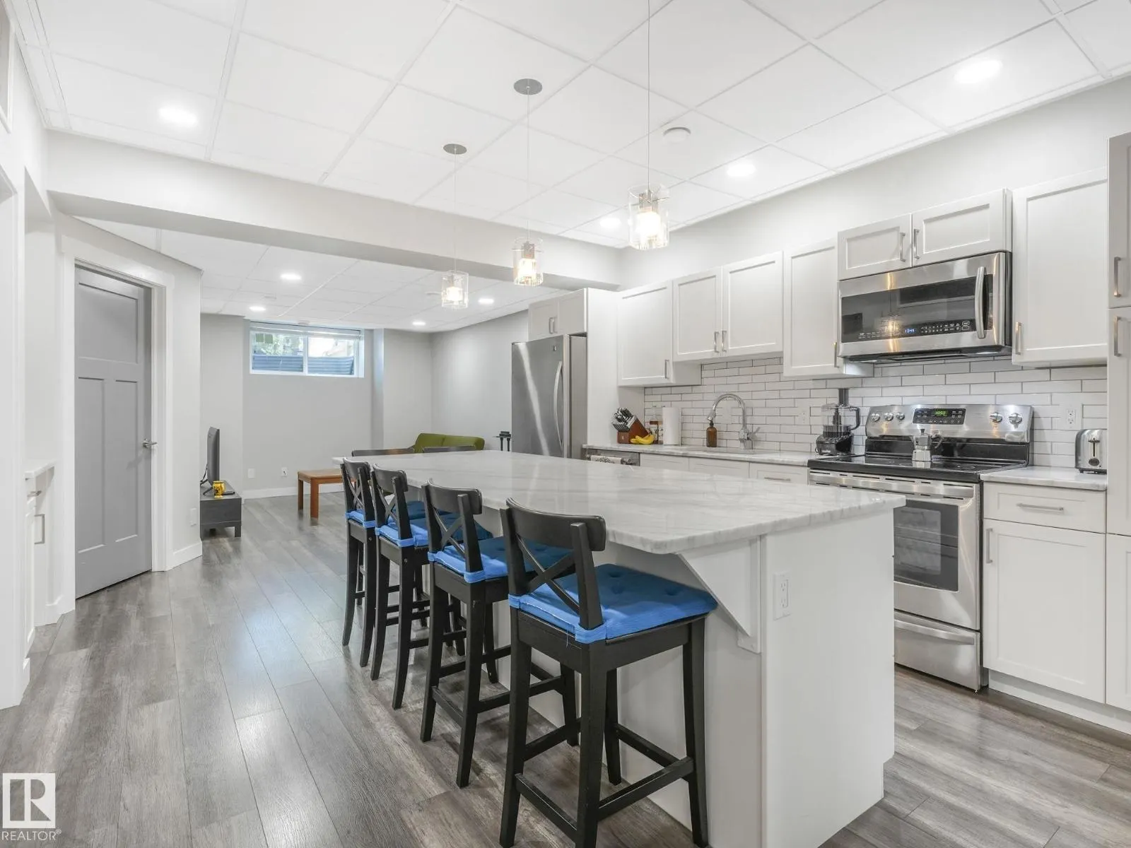 7941 83 AV NW