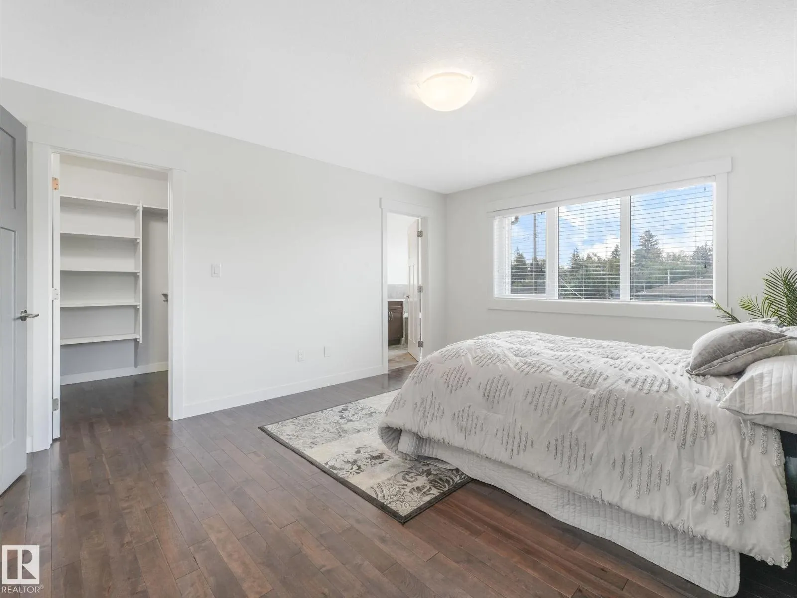 7941 83 AV NW