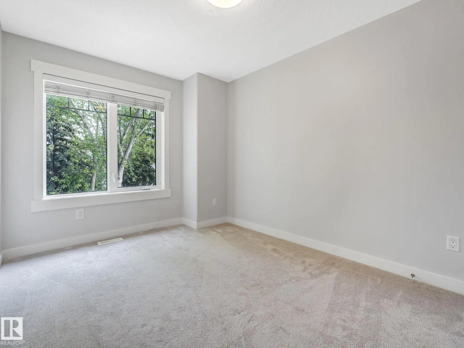 7941 83 AV NW