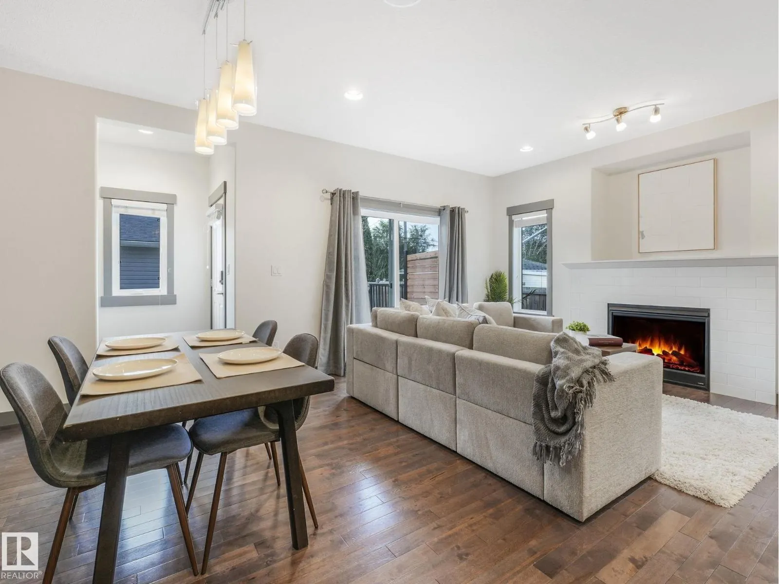 7941 83 AV NW